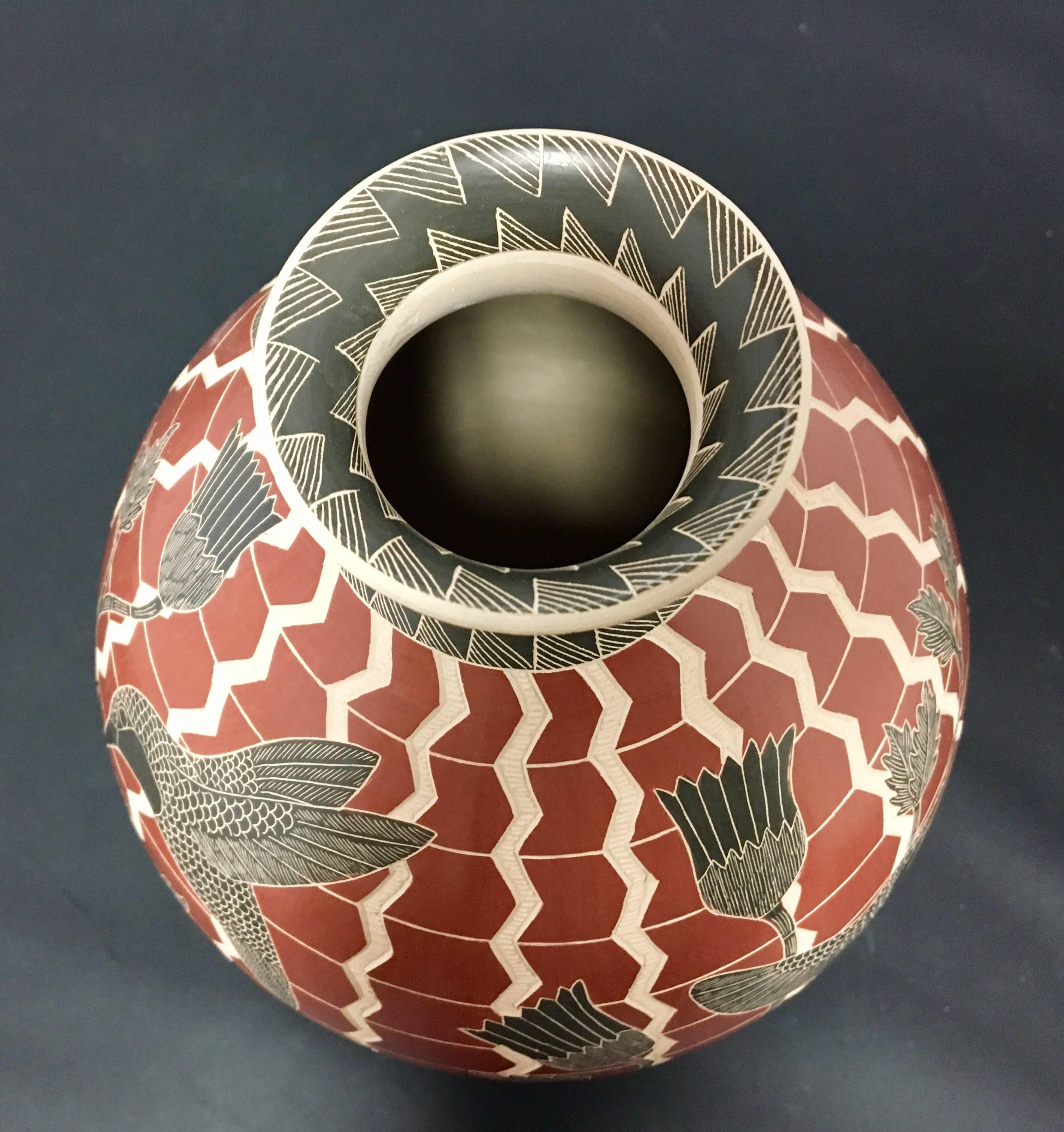 Native American Mata Ortiz Pottery Vase / Olla by Ricardo Delgado Cruz Hummingbirds