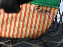 Pareja ecléctica de esculturas pintadas en metal de Luis Felguerez