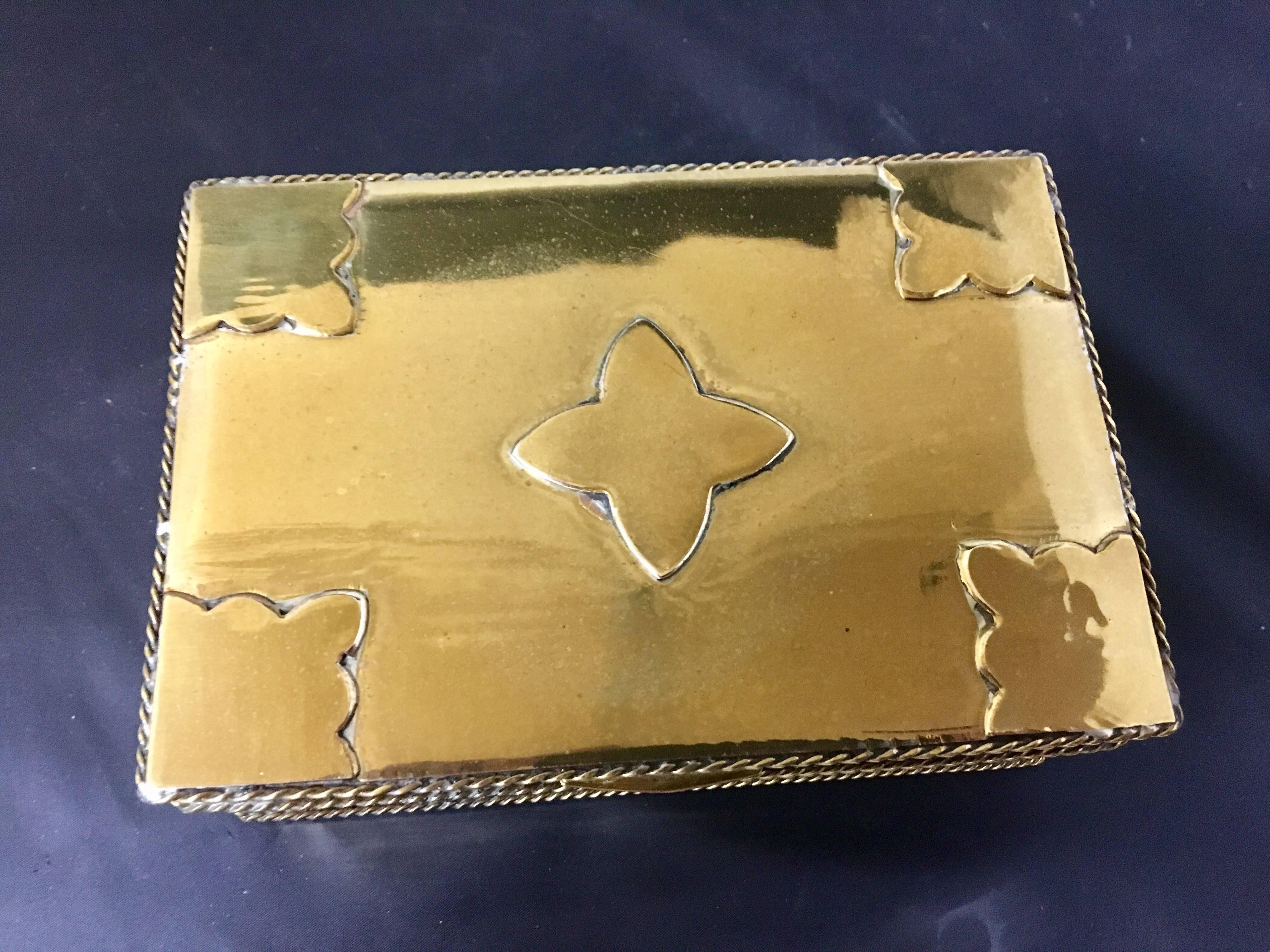 Simple and elegant polished brass box lined with solid mahogany insert, circa 1970s Perfect for jewelry, trinkets or playing cards.  Bin #N