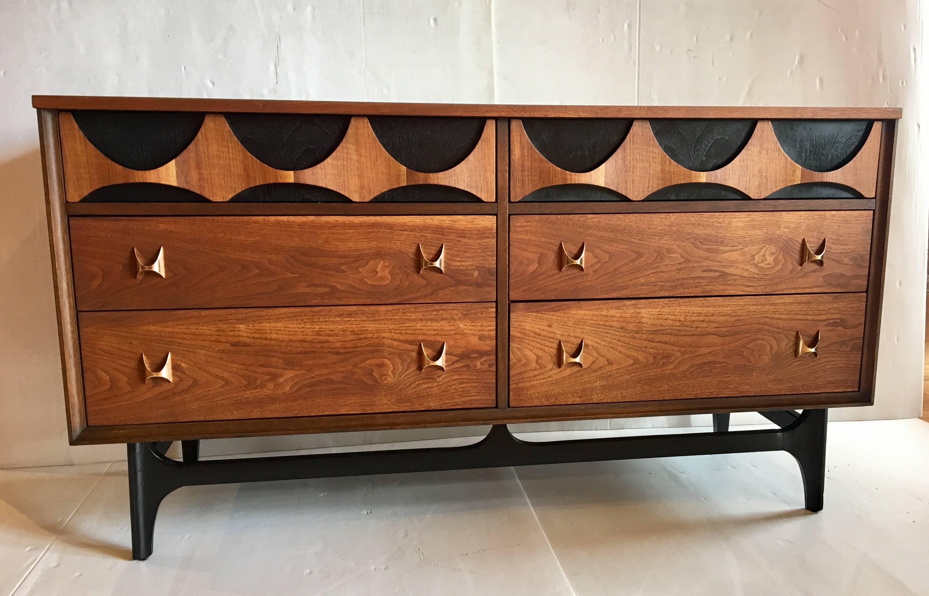 Gorgeous dresser credenza, Brasilia line by Broyhill in walnut finish with black lacquer accents and base, brass polished sculptural handles, totally refinished in great condition.