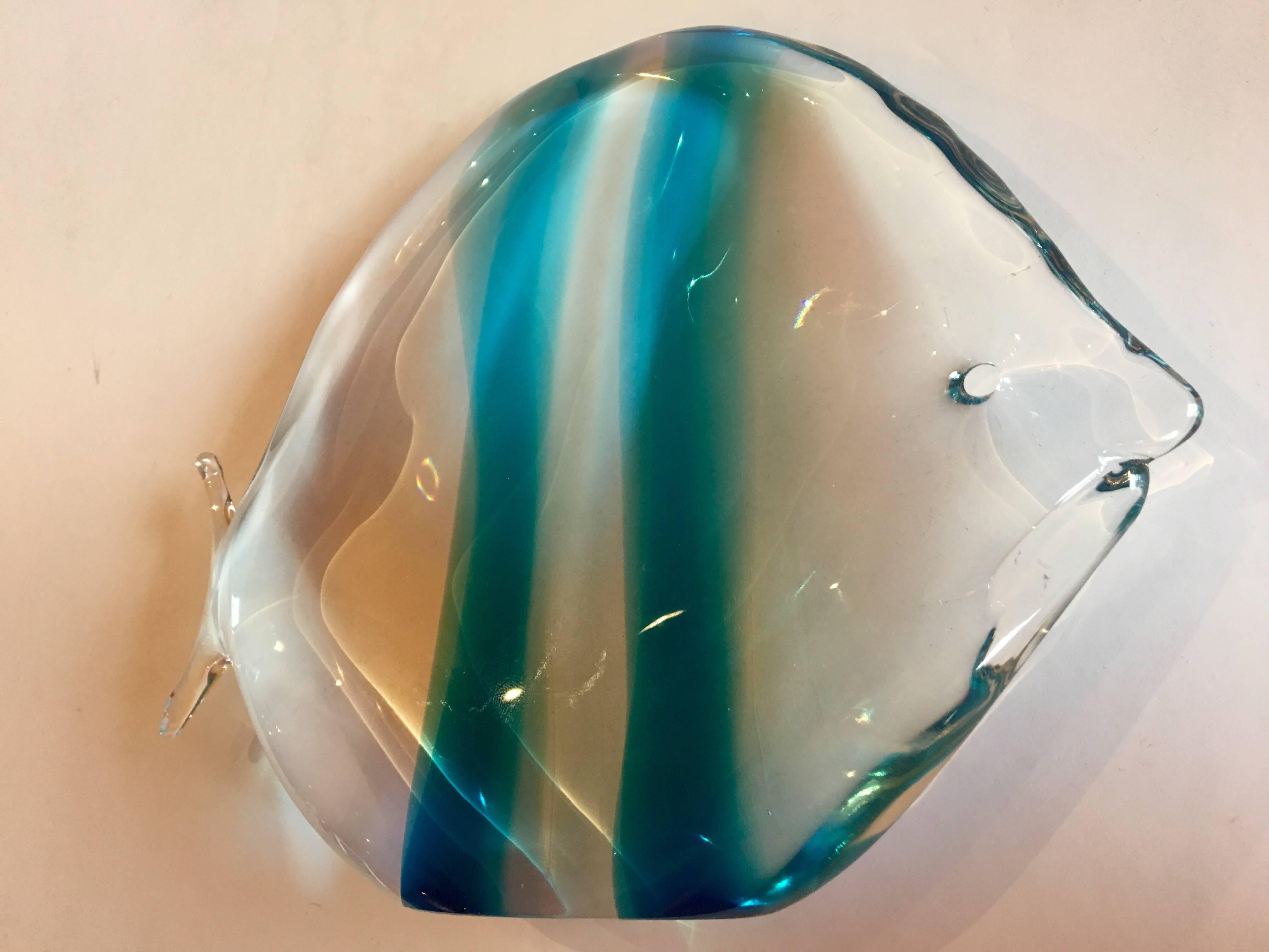 Beautiful and rare pair of Italian blown glass fishes, signed by Oggetti Italy, circa 1970s, great condition no chips or cracks can be sold separately please choose color if you want to buy only one.