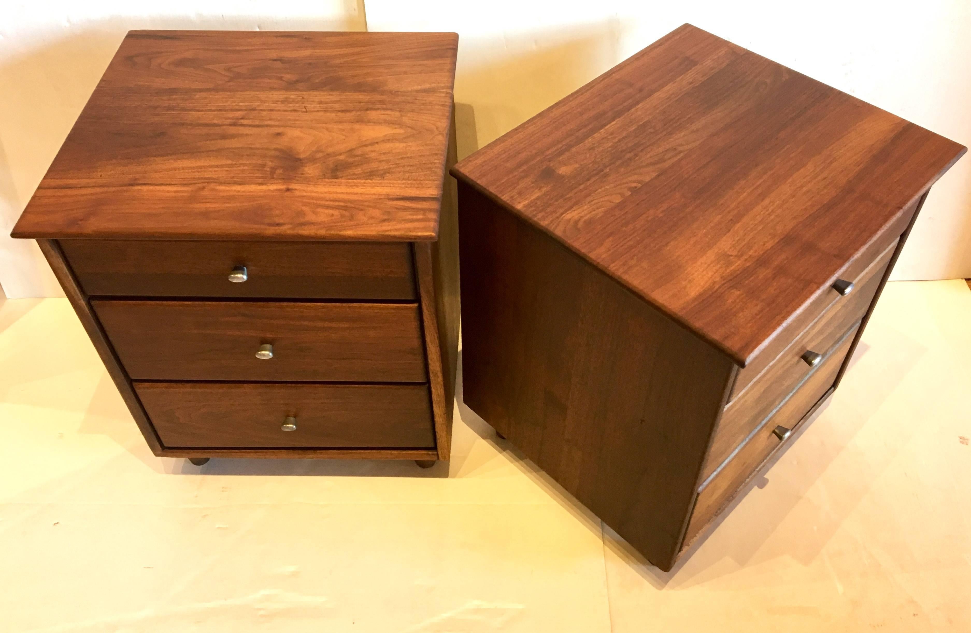 Great set of solid walnut nightstands. American mid-century California design, circa 1960s. Freshly refinished with polished aluminium handles and triple drawer dovetail finish. Great quality and craftsmanship.