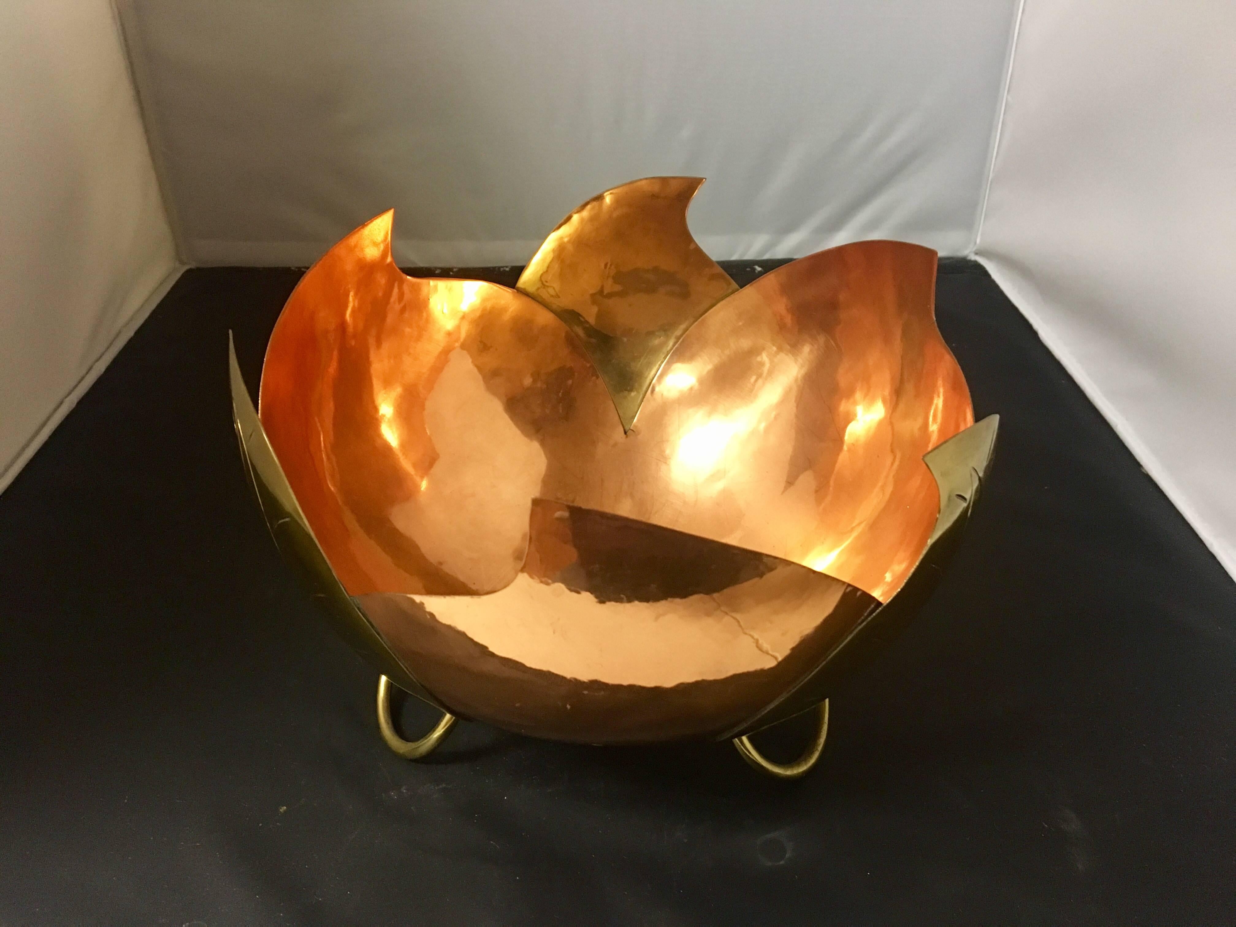 This is a vintage modernist hand-hammered brass and copper, mixed metal, footed bowl is marked Tlaquepaque F.C.S Cobre Mexico on the base. Beautiful leaf design and a rare find. #179

Measures aproximate 6.75