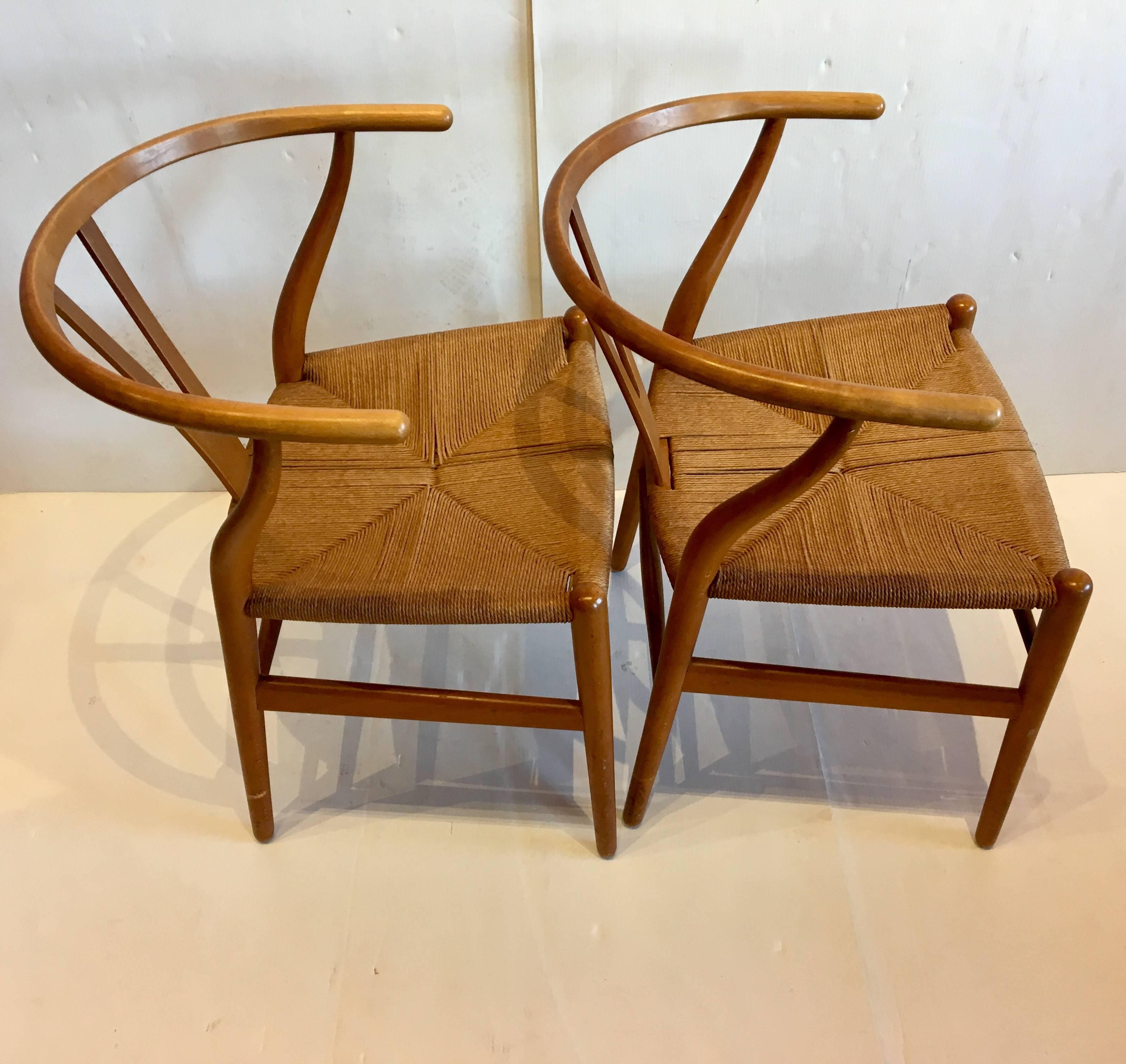 Scandinavian Modern Pair of Danish Modern Hans Wegner Wishbone Chairs by Carl Hansen & Son