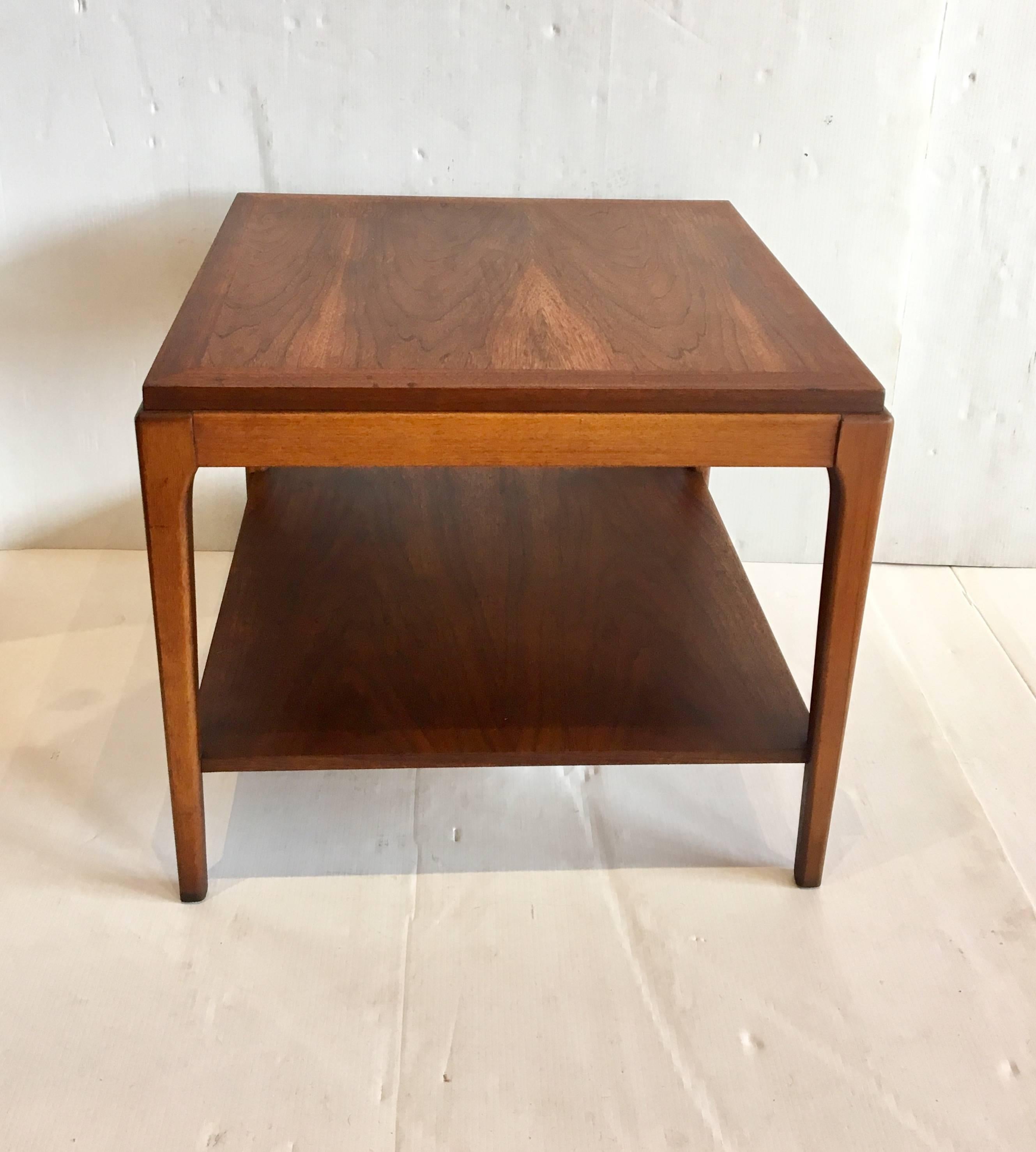 American Mid-Century Modern Walnut Square Cocktail or End Table In Excellent Condition In San Diego, CA
