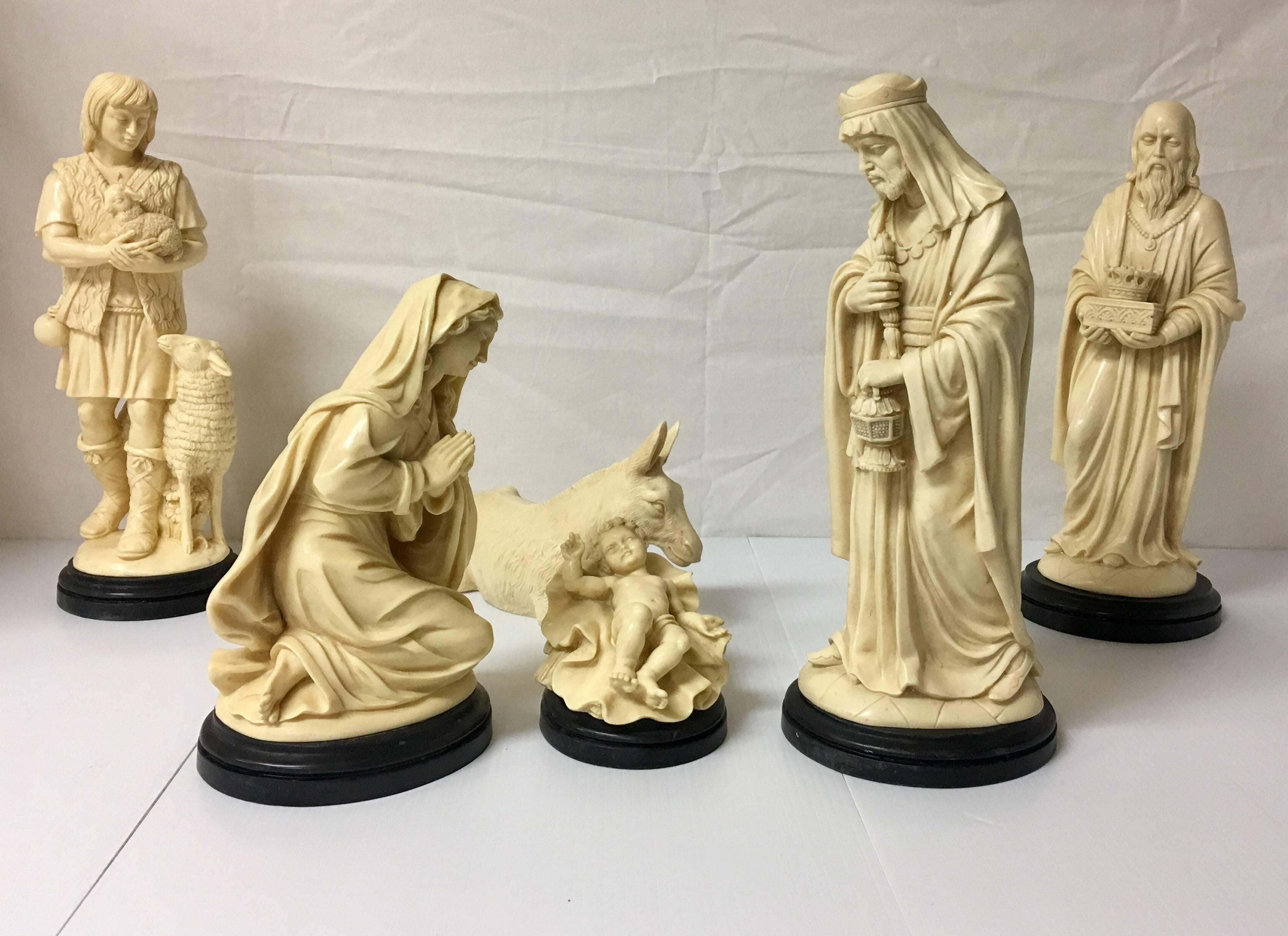 Beautiful Vintage Italian Nativity Set in Resin Signed by G. Ruggeri for Bianchi In Excellent Condition In San Diego, CA