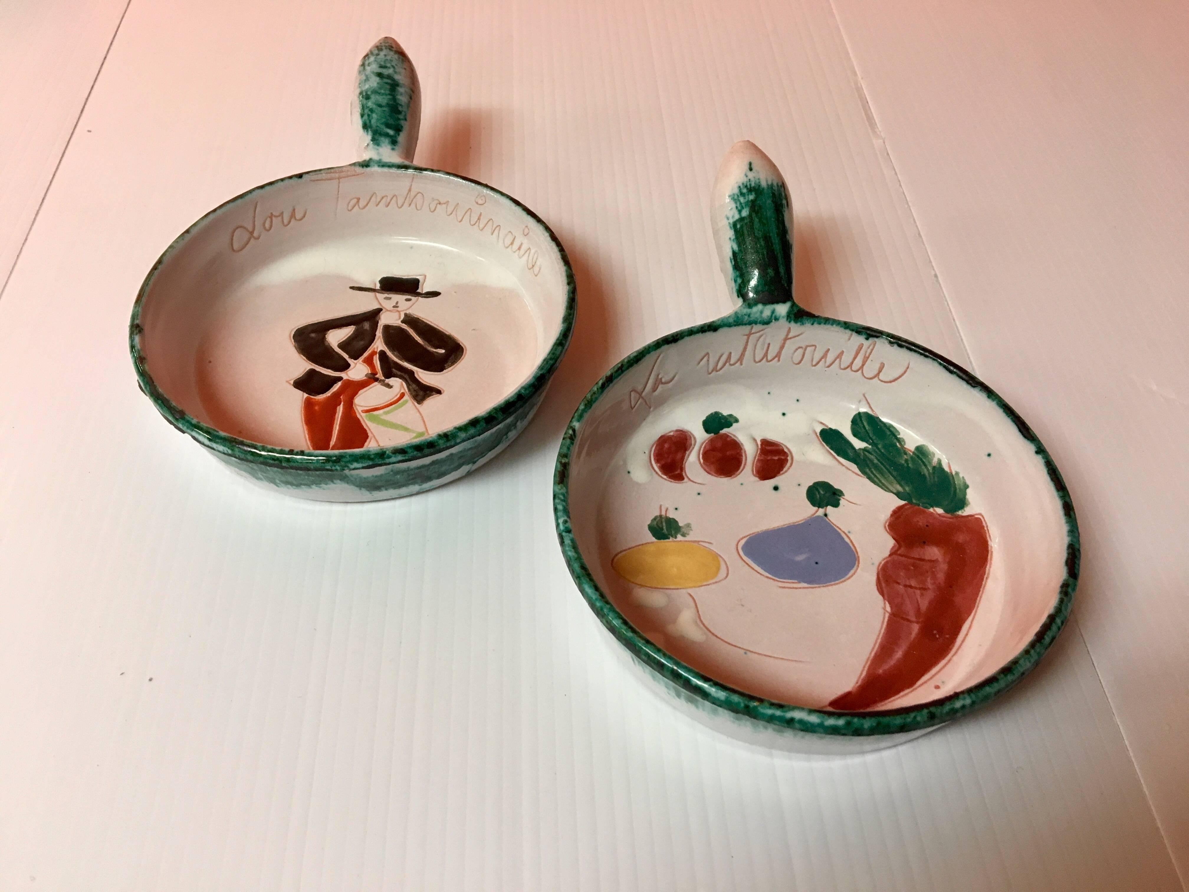 Dekorative Mini-Kasserole „Lou Tambourimaine“ und „La Ratatouille“ aus Keramik (Moderne der Mitte des Jahrhunderts) im Angebot