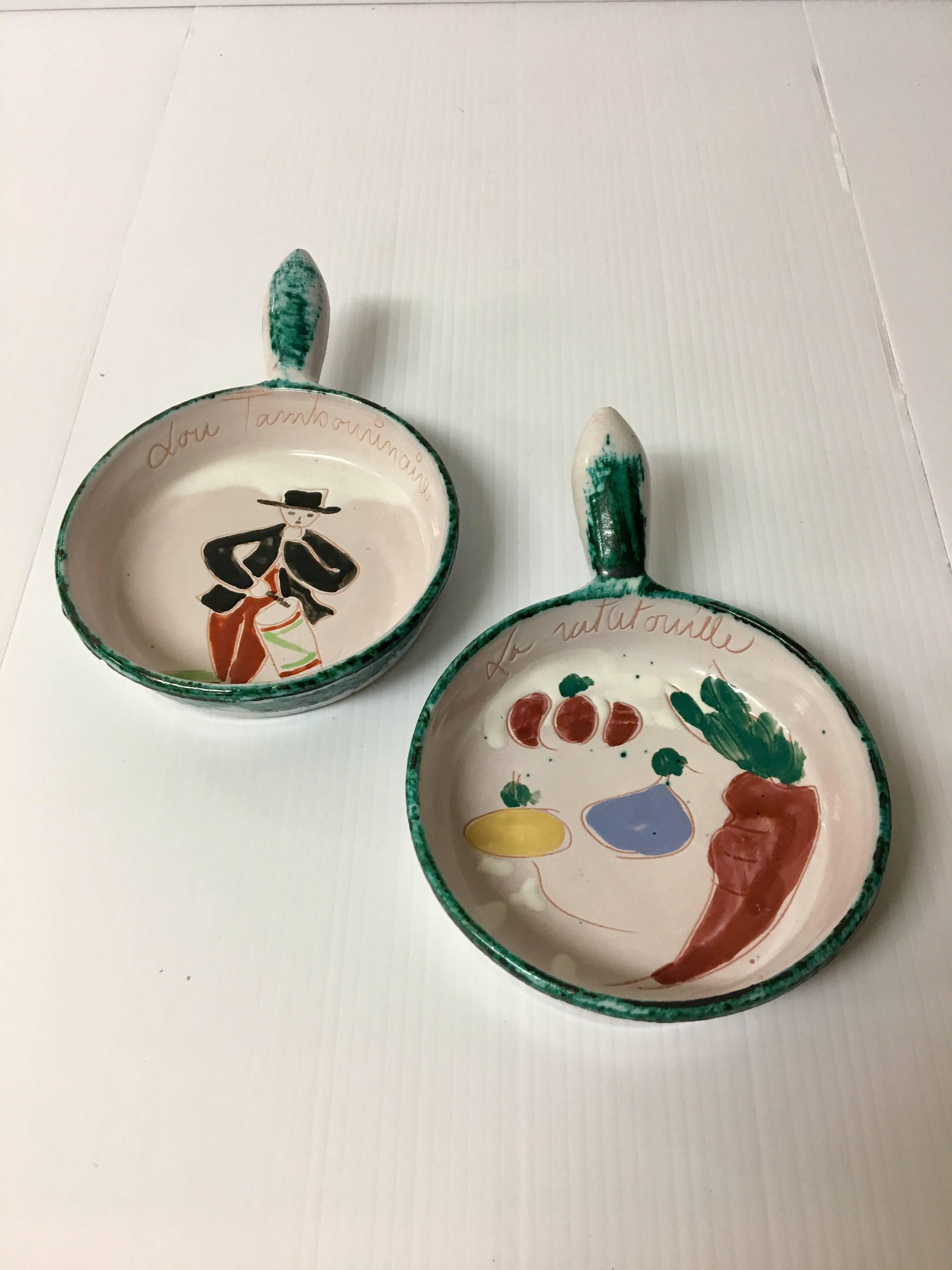 Dekorative Mini-Kasserole „Lou Tambourimaine“ und „La Ratatouille“ aus Keramik (20. Jahrhundert) im Angebot