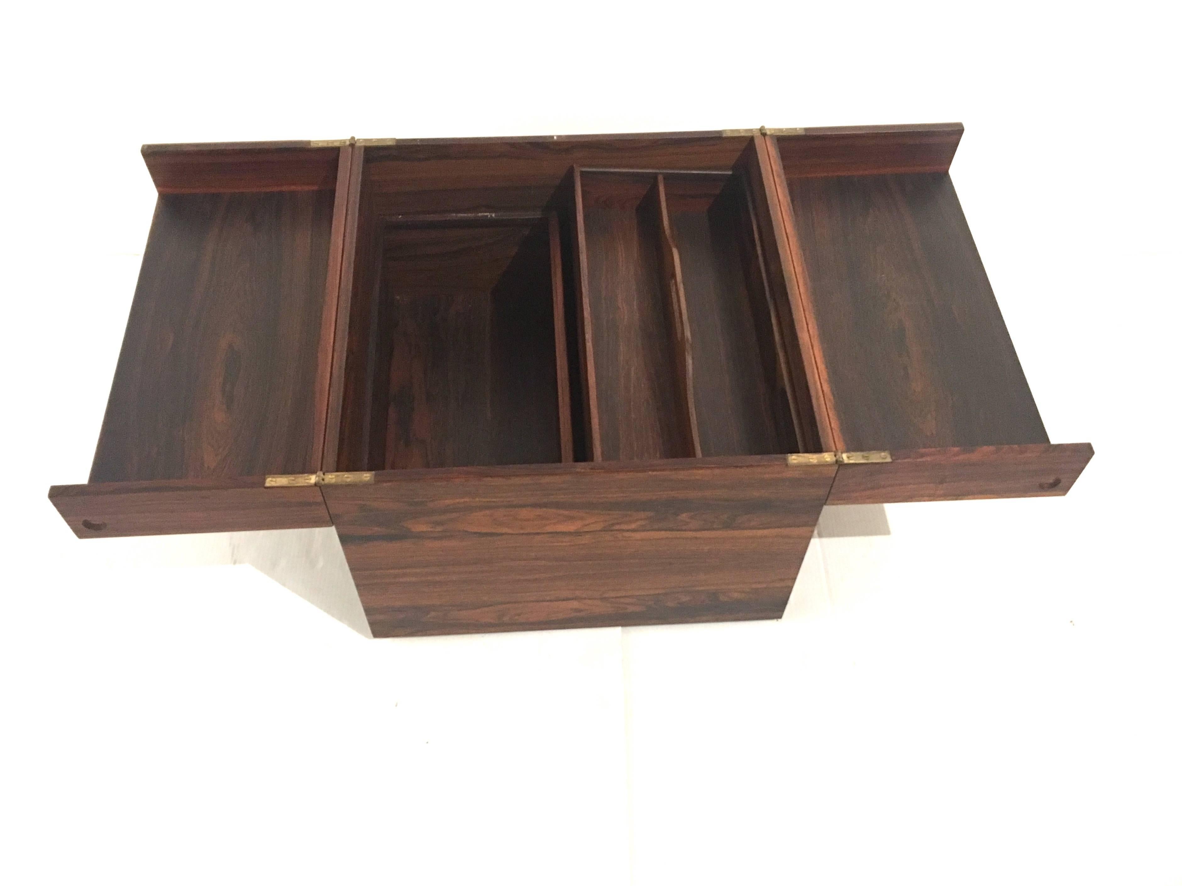 Danish Modern Rosewood Mini Bar Cube Cabinet on Casters In Excellent Condition In San Diego, CA