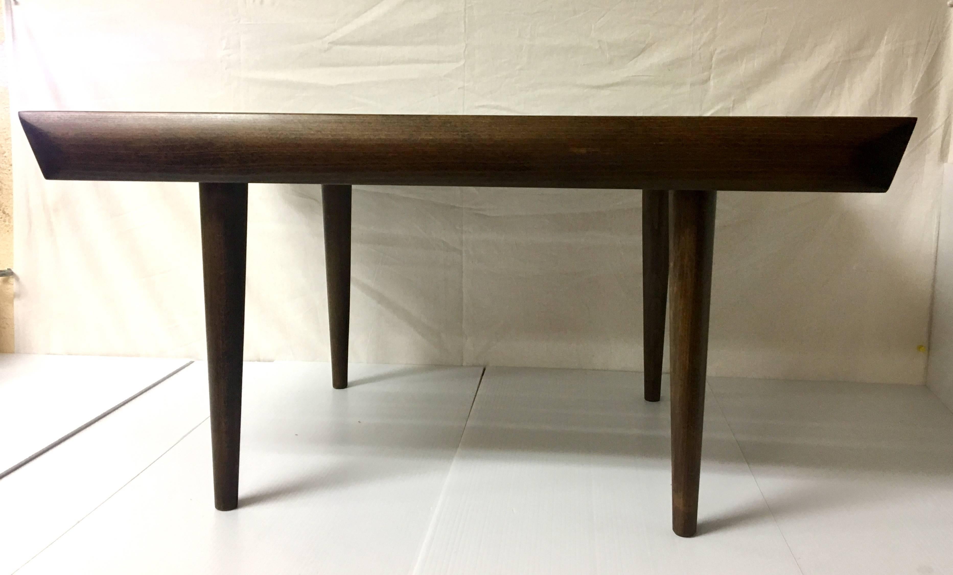 Mid-Century Solid Wood Small Platform Slat Bench or Coffee Table In Excellent Condition In San Diego, CA