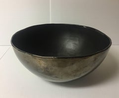 Frühe große schwarze Keramikschale von Luna Garcia Selten