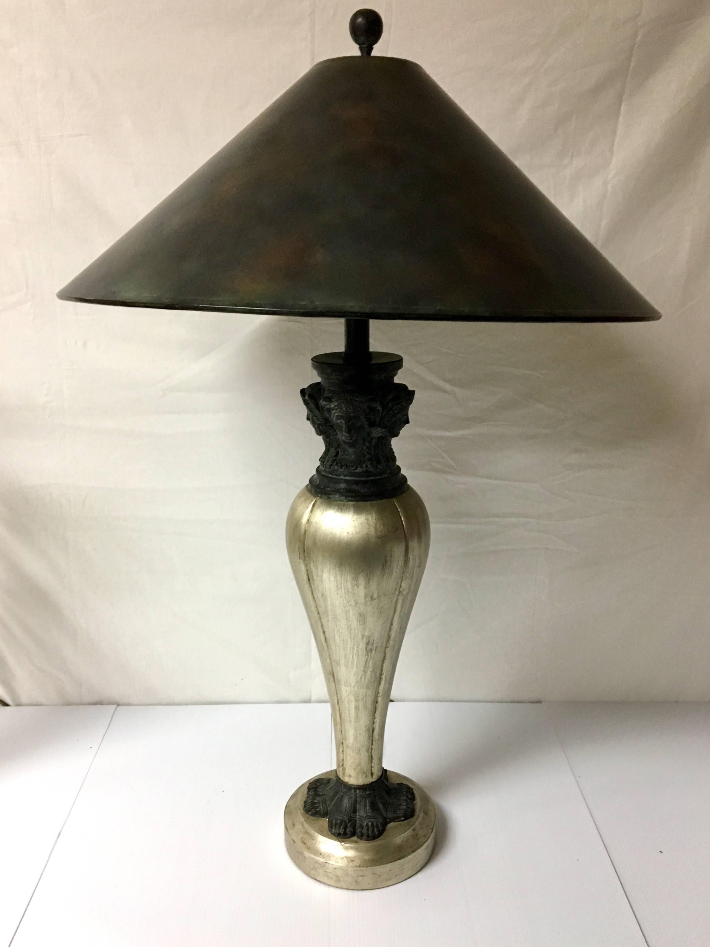 Hollywood Regency Paire de lampes de bureau de style égyptien avec accents en bronze par Maitland Smith en vente