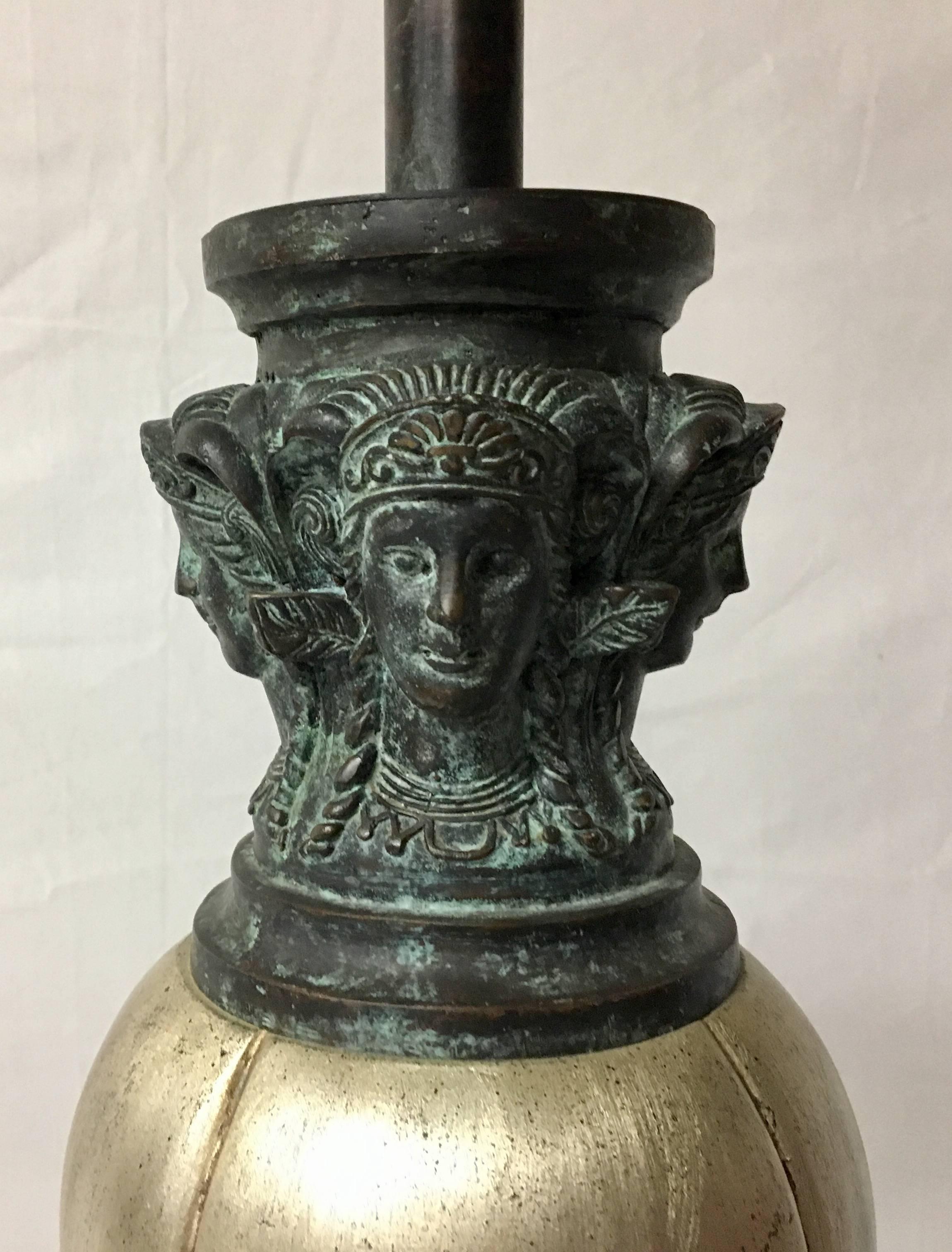 Philippin Paire de lampes de bureau de style égyptien avec accents en bronze par Maitland Smith en vente