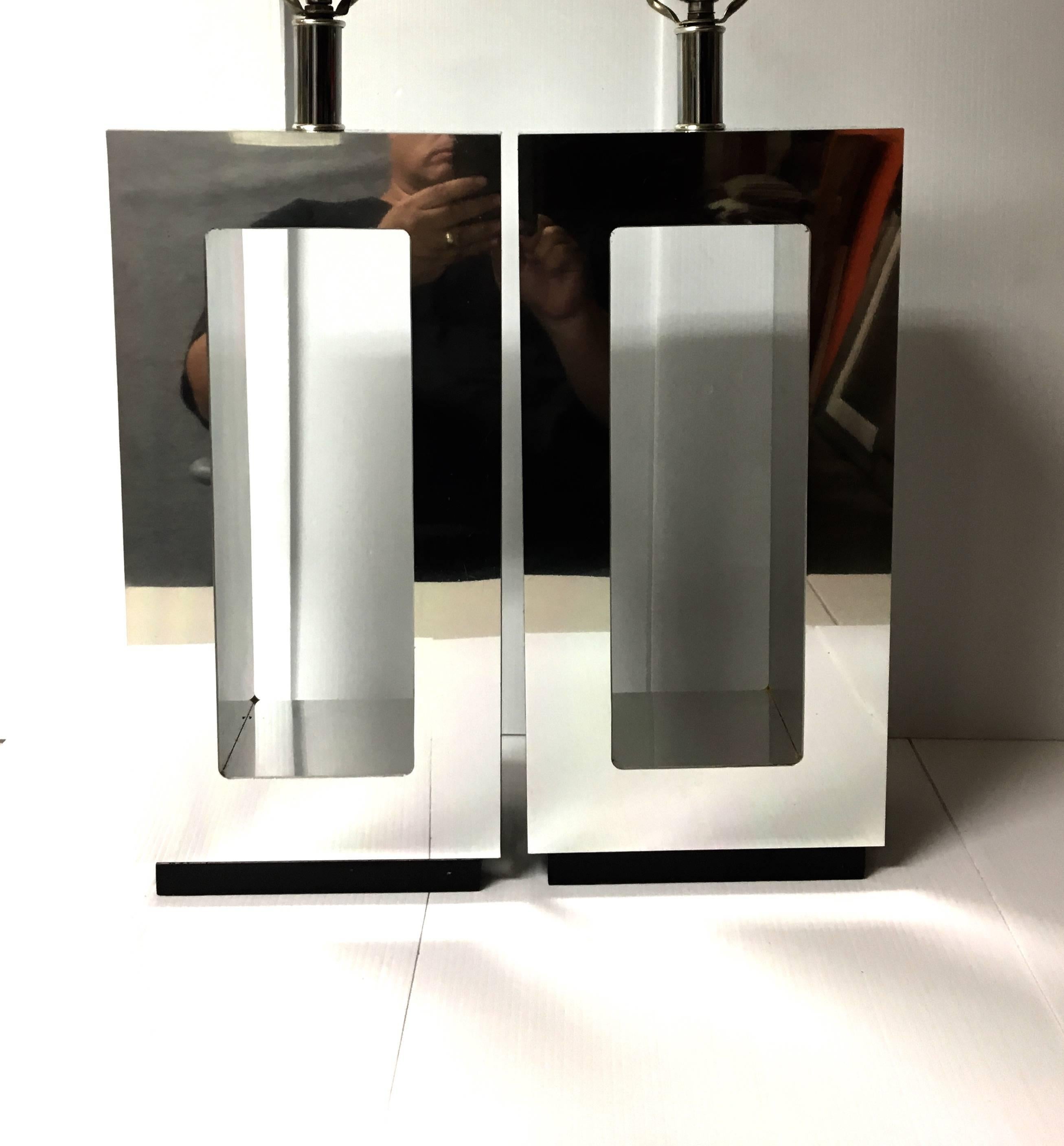 Pair of Mirrored Geometric Table Lamps in the Style of Milo Baughman, 1970s In Good Condition For Sale In San Diego, CA