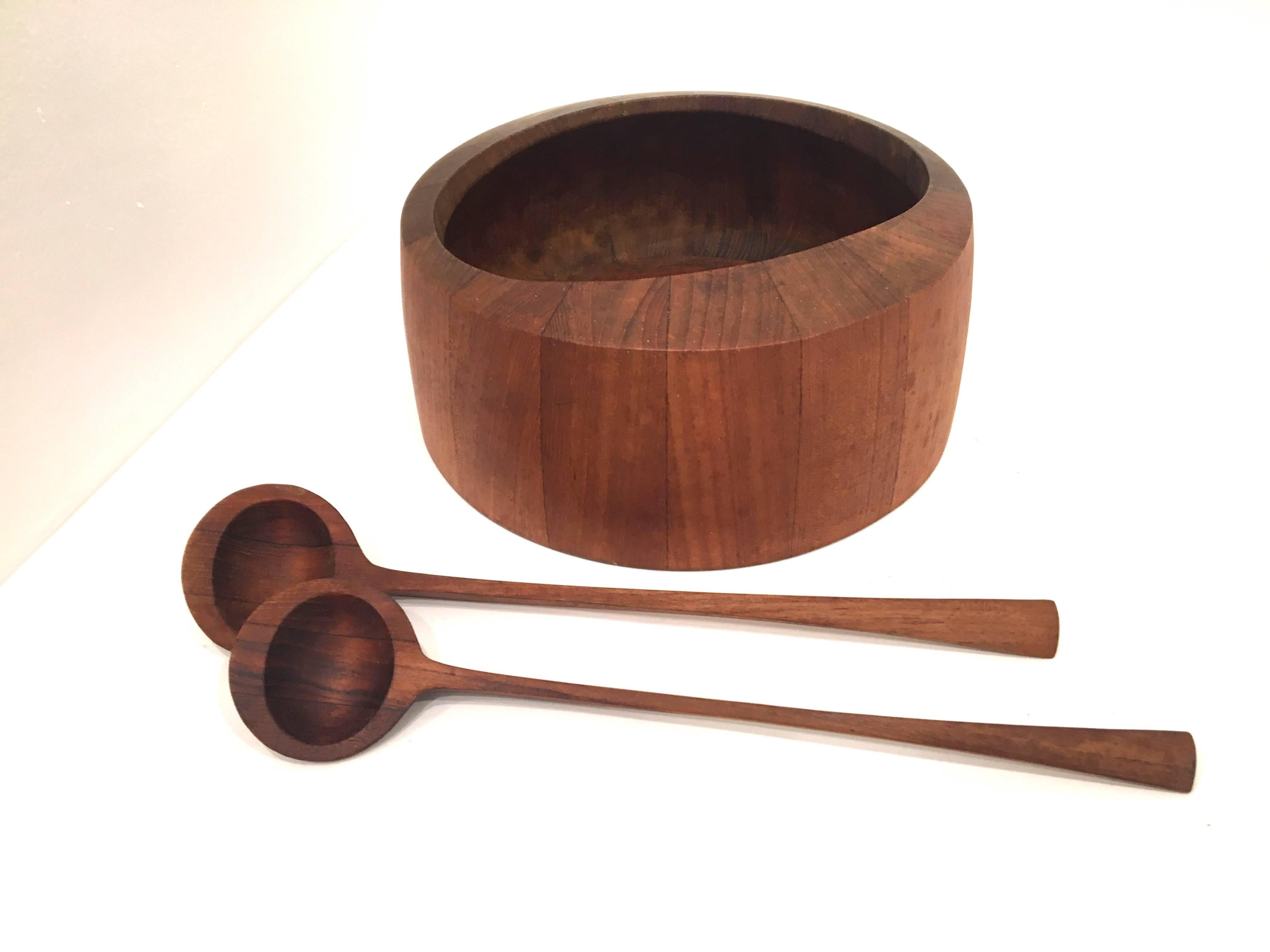 Beautiful solid staved teak bowl designed by Quistgaard for Dansk early production, with ducks logo and original servers, freshly refinished.