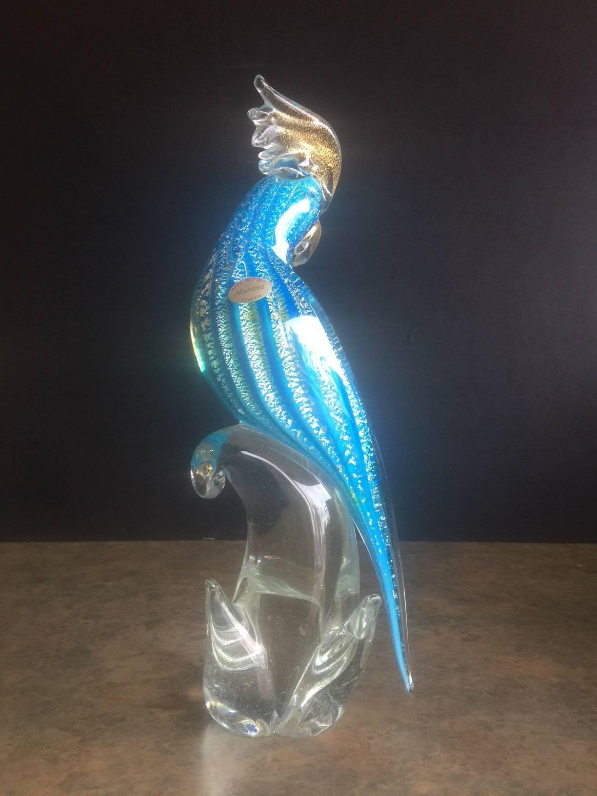 italien Sculpture en verre d'art signée, Cacatoé ou oiseau par Murano Glass, élégante en vente
