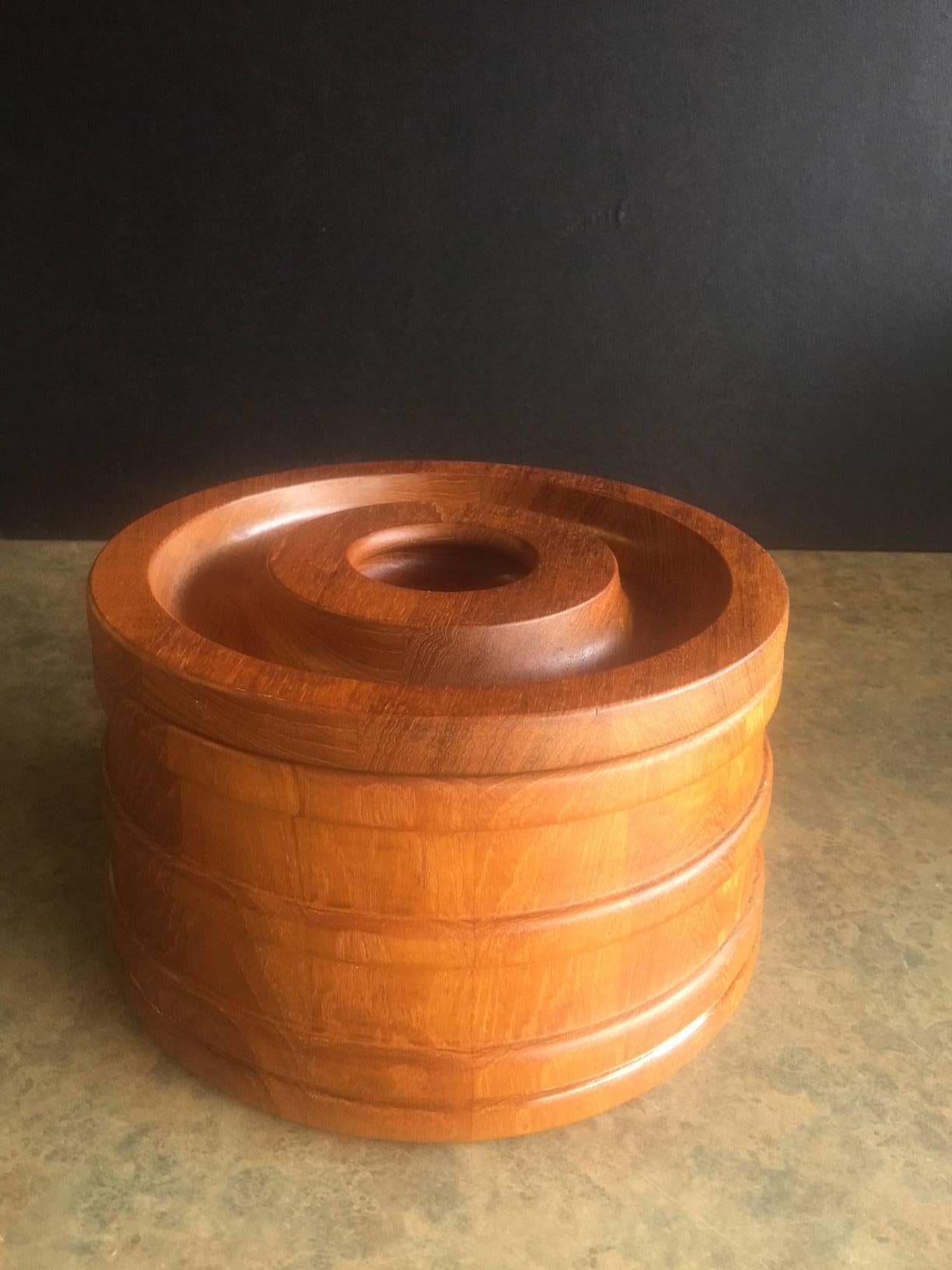 Very nice, freshly oiled, lidded, staved teak ice bucket by Jens Quistgaard for Dansk, circa 1960s. The piece is in excellent condition and retains its original black plastic ice liner; it is marked 