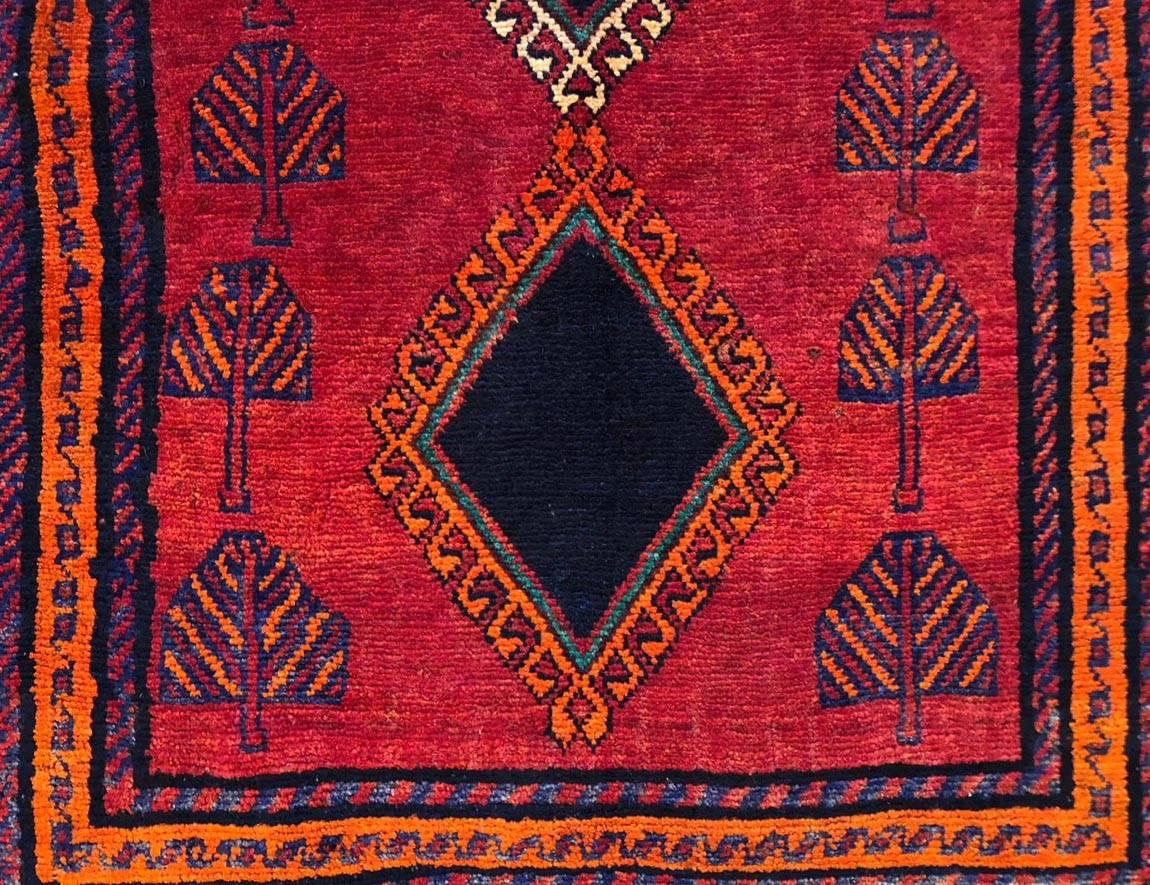 Persian Hand-Knotted Tribal Red Shiraz Rug In Excellent Condition In San Diego, CA