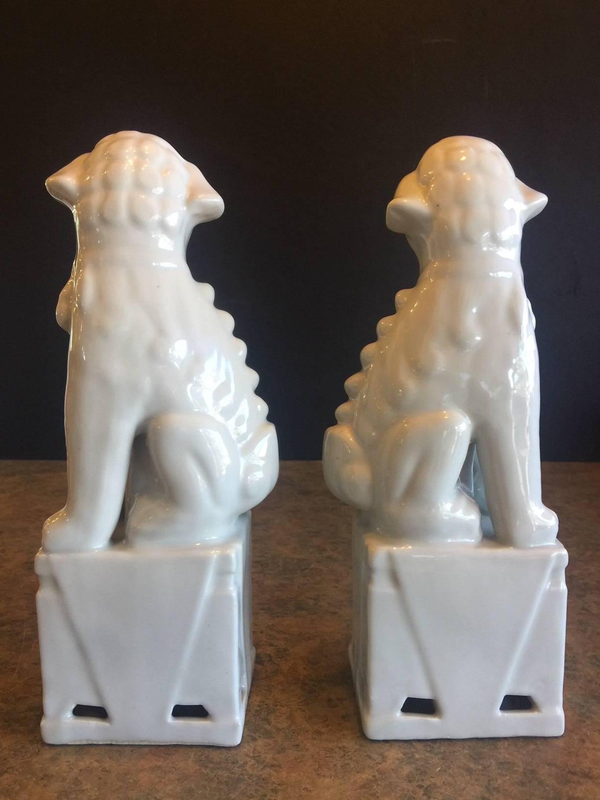 Mid-Century Modern Pair of Midcentury Ceramic Foo Dogs / Bookends