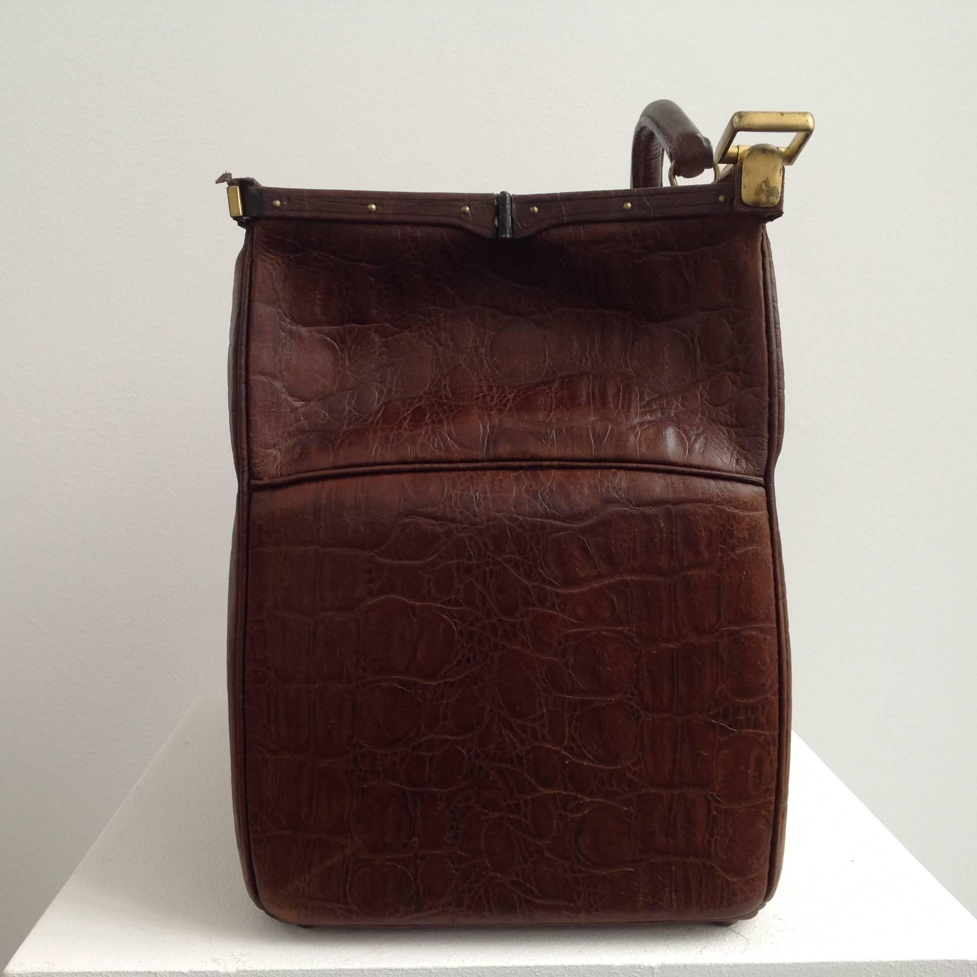 Gorgeous Doctor's Bag with Crocodile Pattern, like New, 1930 In Excellent Condition In Brussels, BE