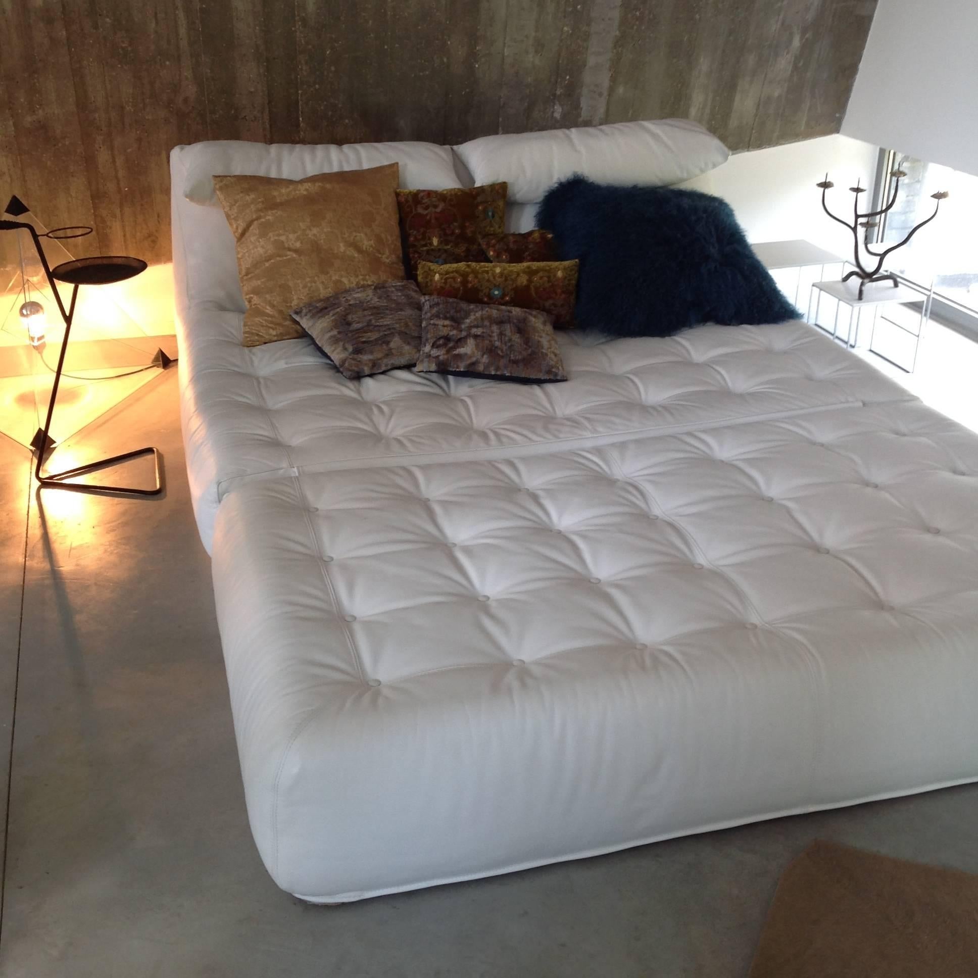 Late 20th Century Very Exclusive Leather Day-Bed Le Bambole by Mario Bellini for B&B, Italia, 1970 For Sale