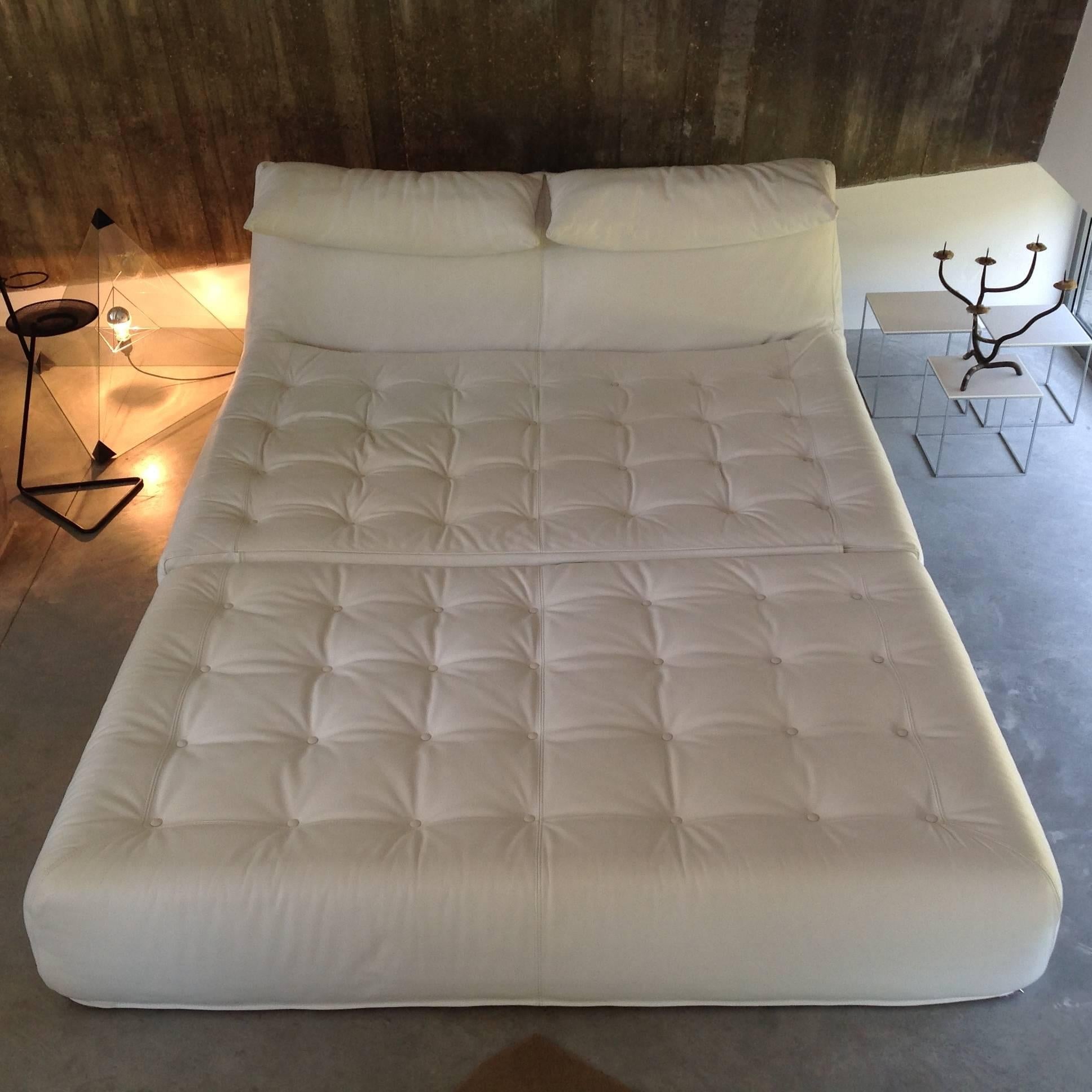 Very Exclusive Leather Day-Bed Le Bambole by Mario Bellini for B&B, Italia, 1970 For Sale 1