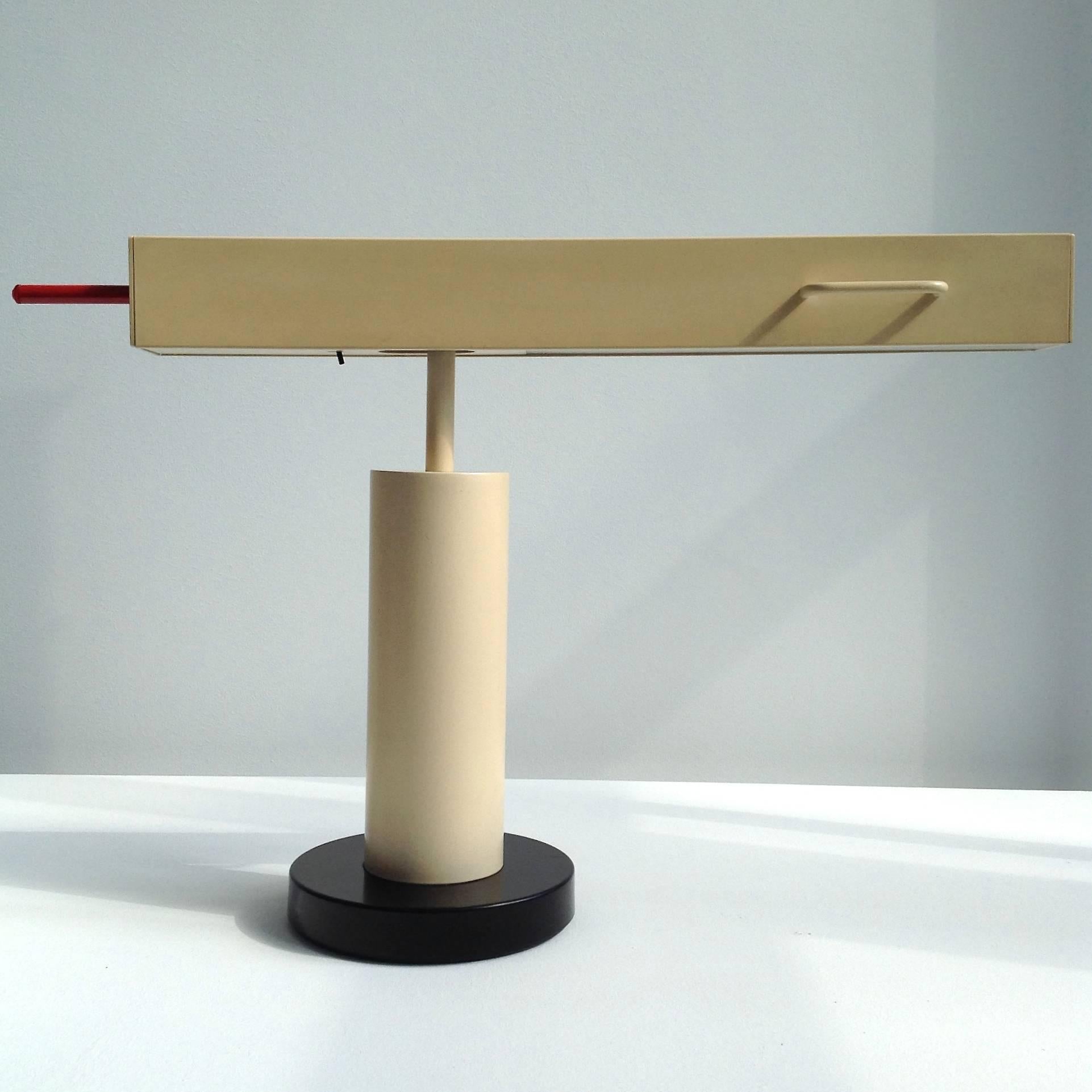 Extremely Rare Desk Lamp Design by Ettore Sottsass, Made in Small Quantity In Excellent Condition For Sale In Brussels, BE