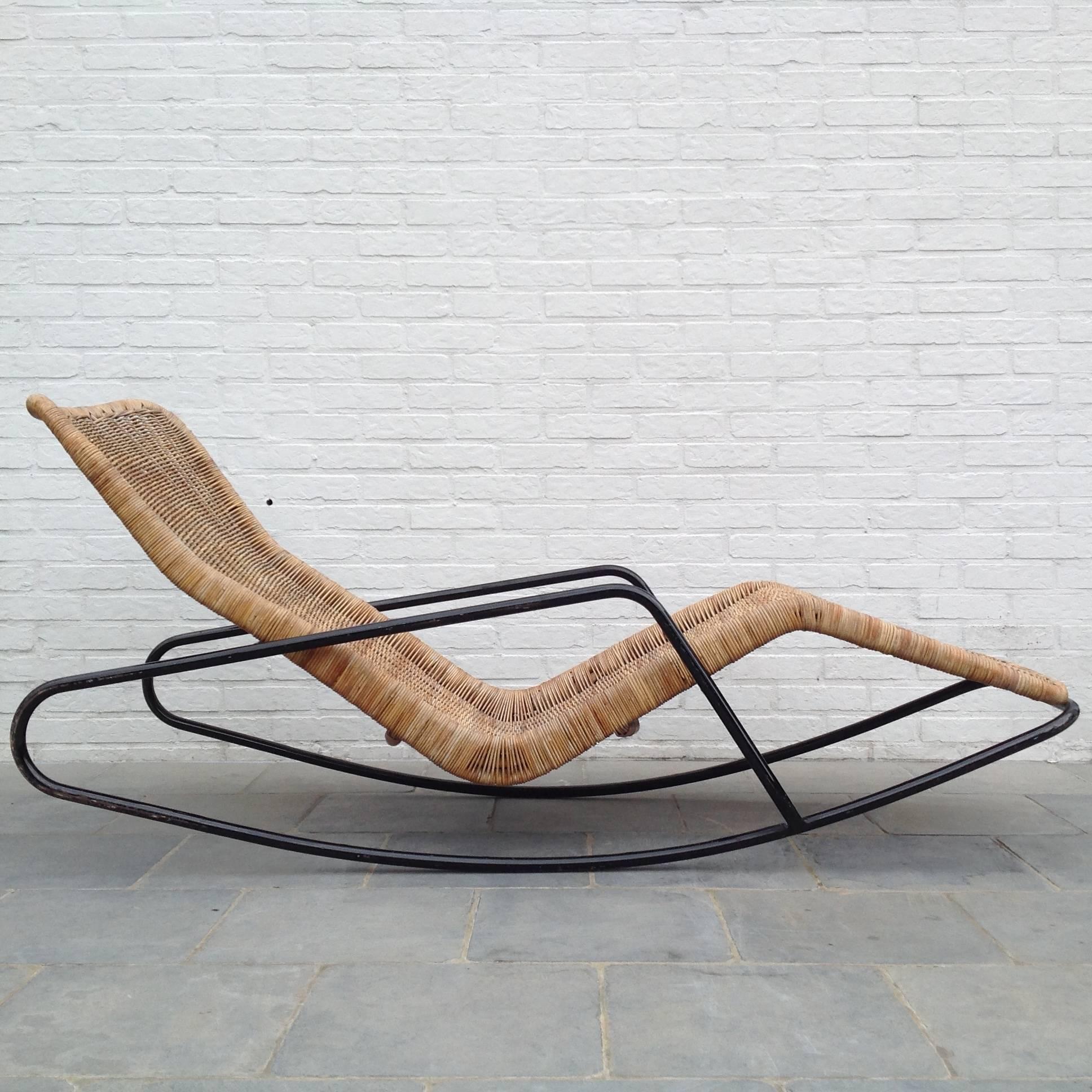 Rare and beautiful modernist chaise longue with a very high quality.
Only some of these are made by the designer for Brothers Jonkers rattan factory The Netherlands in the 1950s-1960s.

More pictures and with a higher resolution are available on