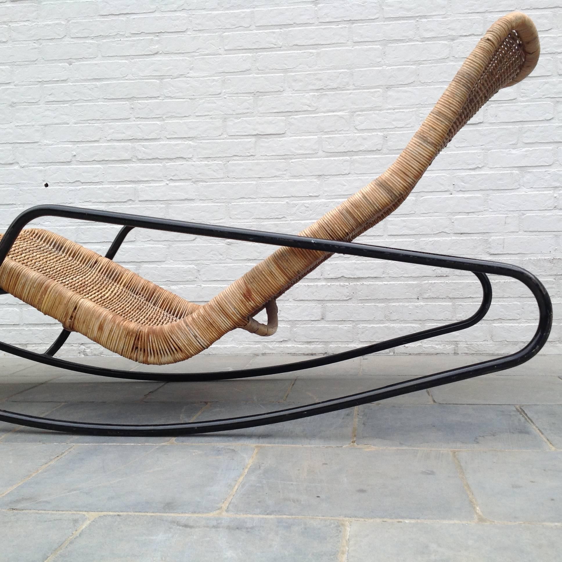 Very Rare Rocking Chaise Longue in Cane by Dirk Van Sliedrecht In Good Condition In Brussels, BE