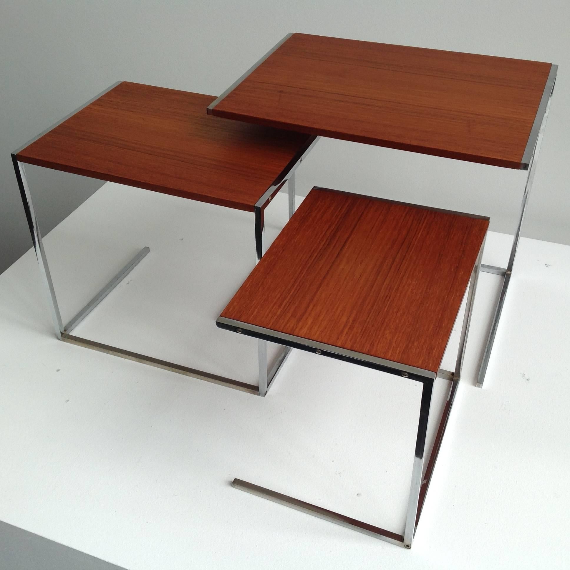 Mid-Century Modern Very Nice and Rare Nesting Side Tables, Anno, 1960 For Sale