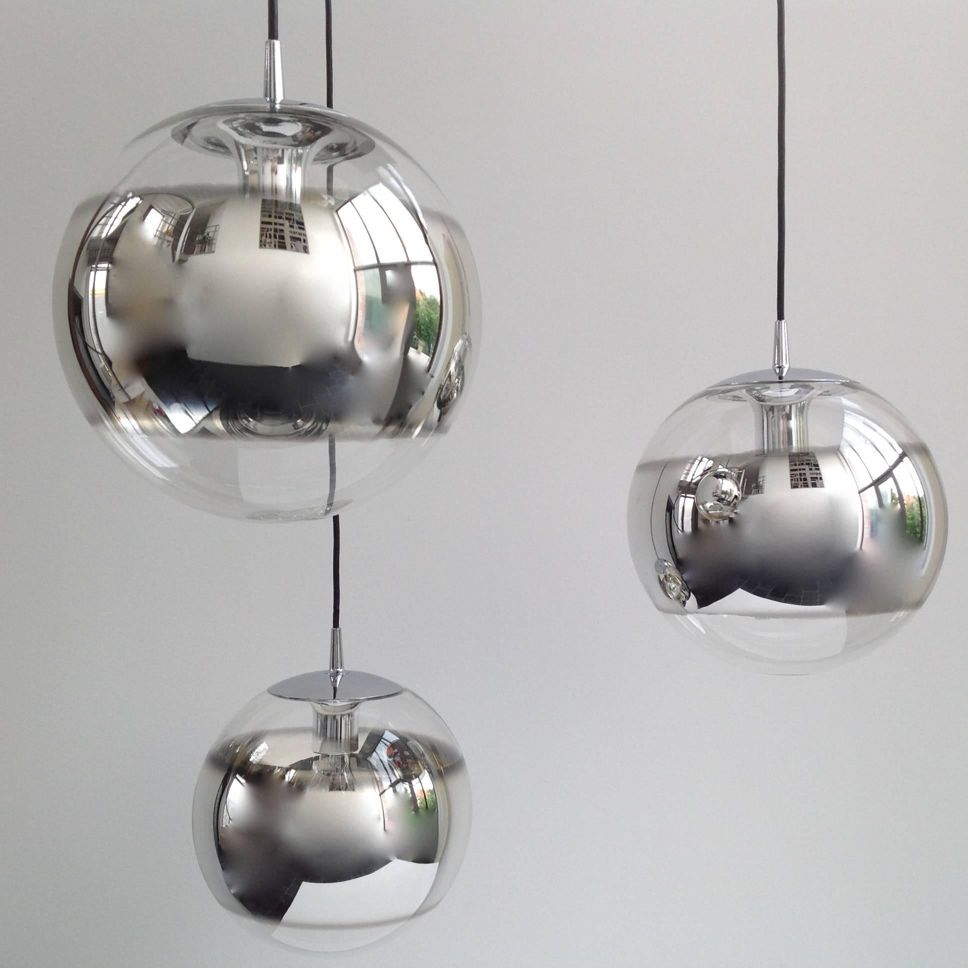 Stunning three mirror glass globes chandelier.
Each glass globe features an outstanding design with amazing effect.
Glass globes vary in different heights.
The length of the cable can be adjusted on request.

More pictures and with a higher