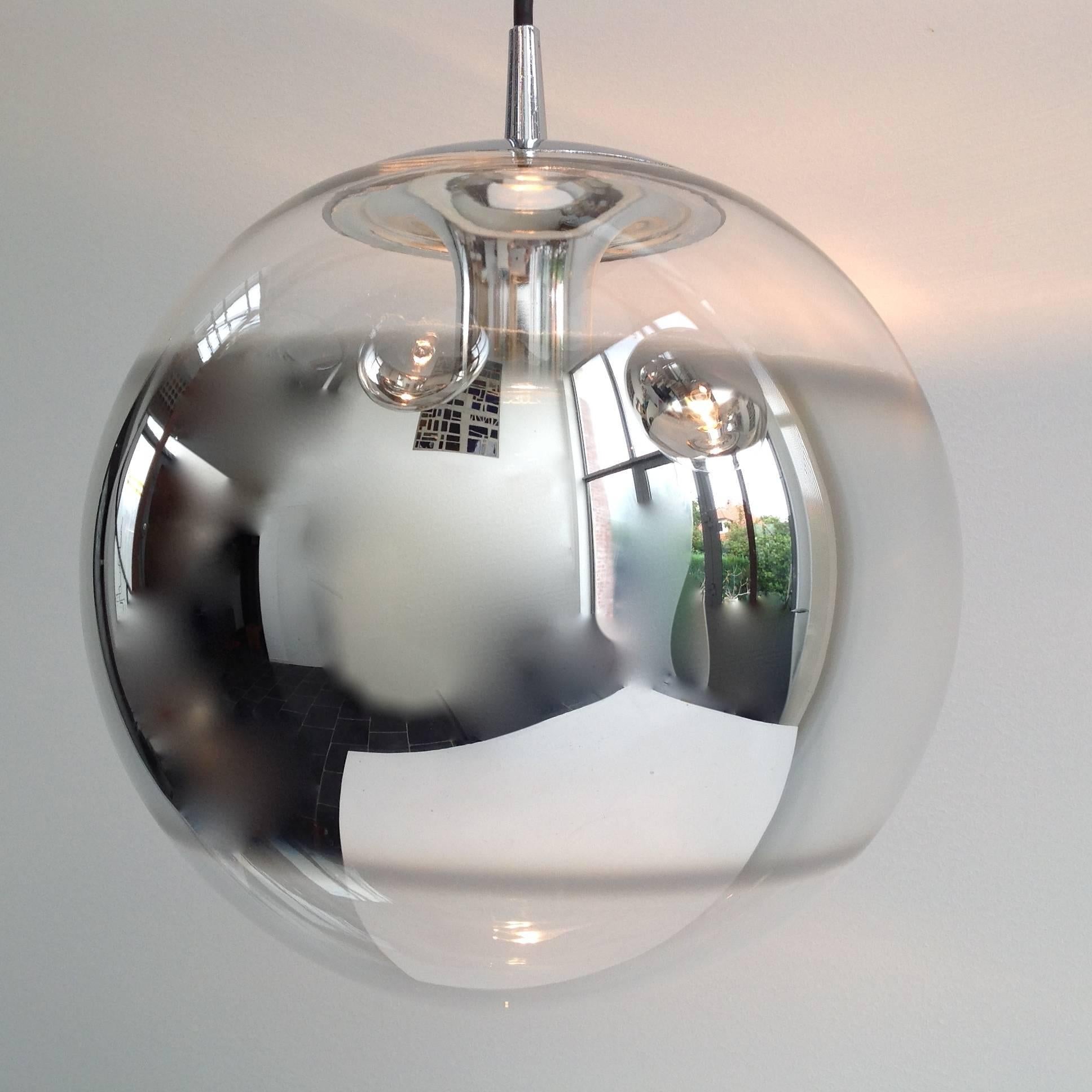 Three Amazing Glass Globes with Integrated Mirror, Anno, 1960 In Good Condition For Sale In Brussels, BE