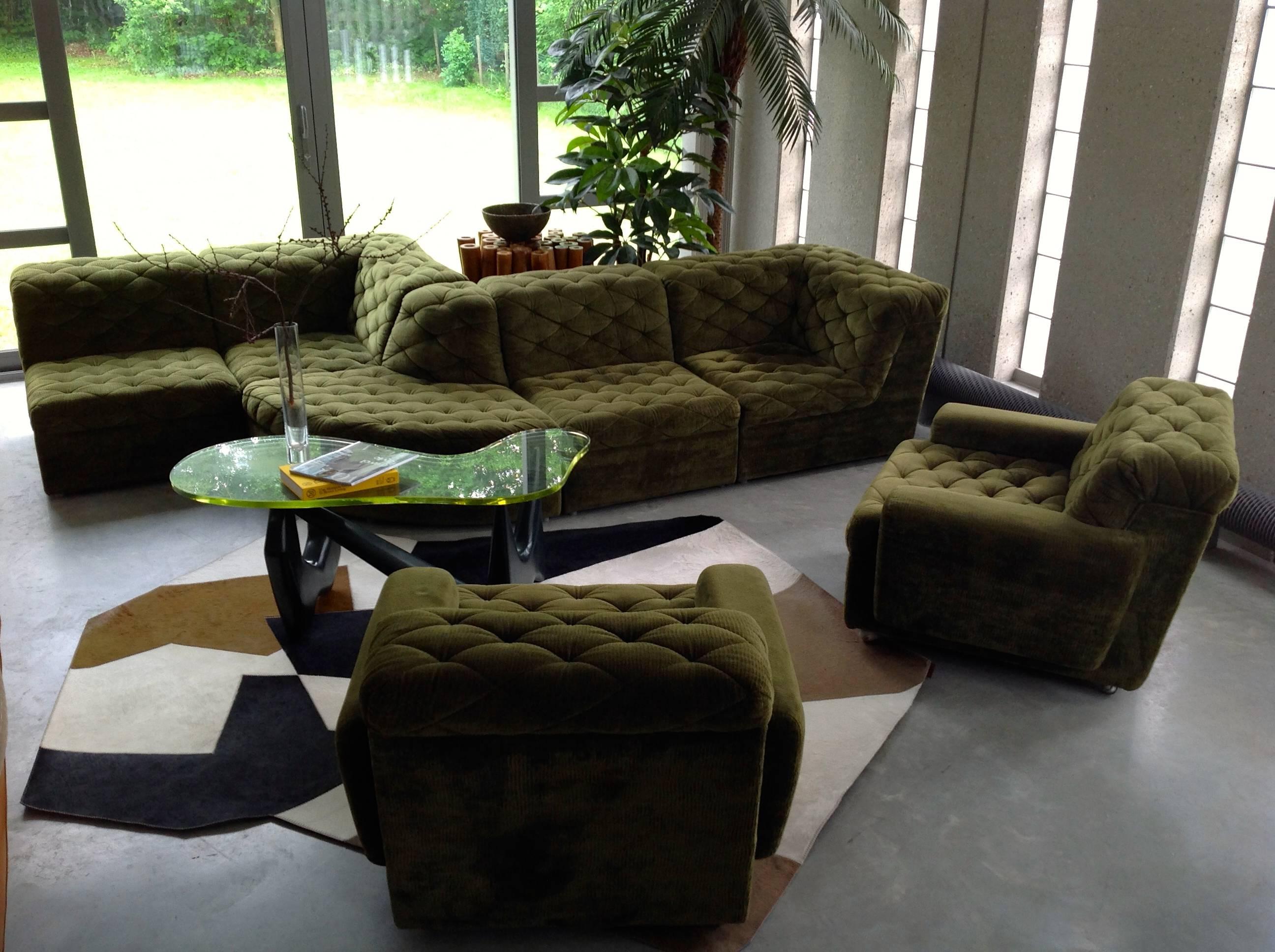 Exceptionally beautiful condition, upholstery is amazing, very nice color, grass green velvet in very good original condition.
Photo's do not give the real color.
Pure class this ensemble is actually nicer than on the pictures.
Can be placed in