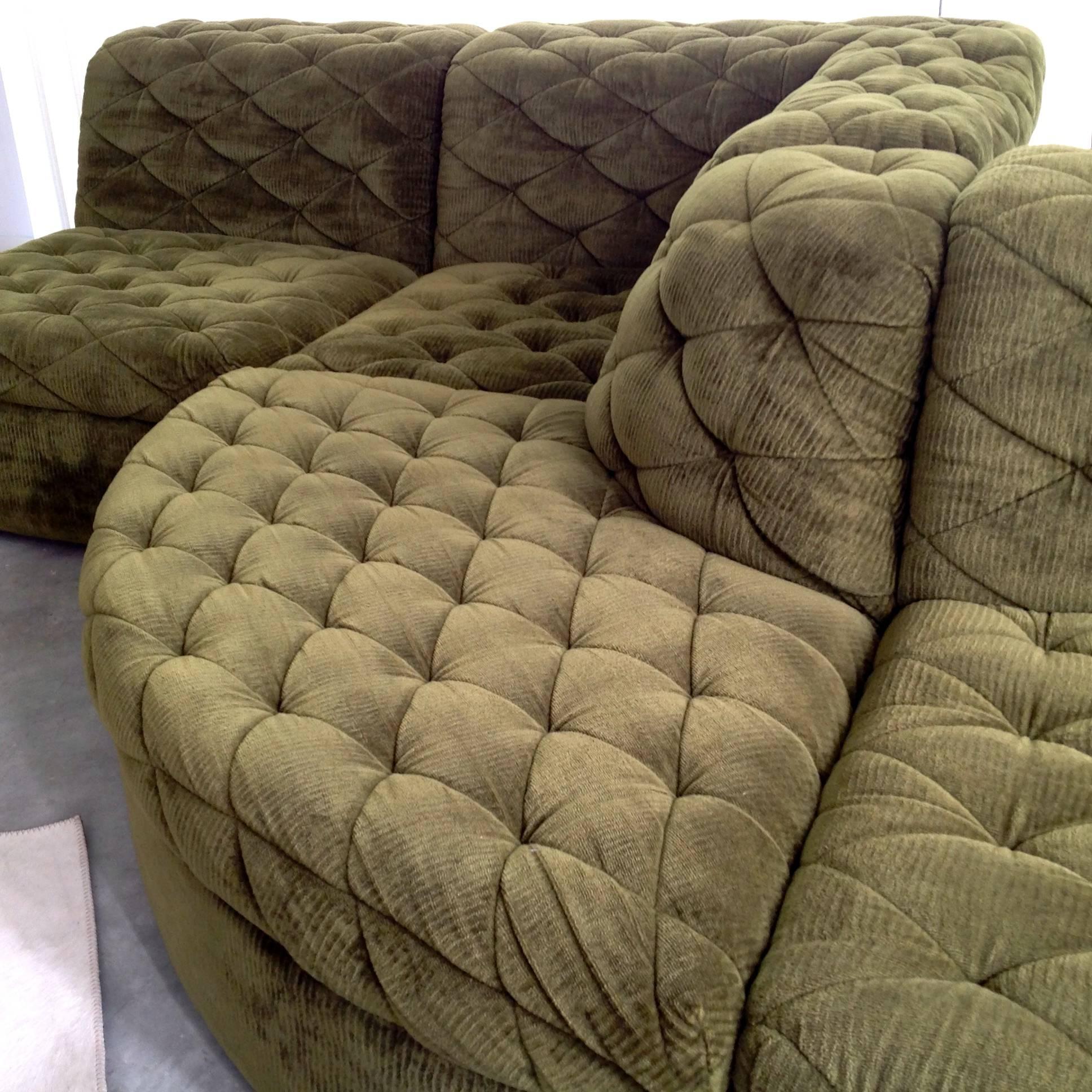 Modular Sofa with Snake Pattern in Beautiful Grass Green Velvet, Top Condition In Excellent Condition In Brussels, BE