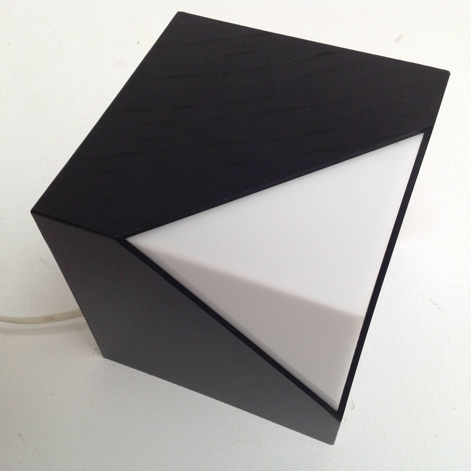 Late 20th Century Nice Design, Small Cube Lamp from Plexi, Anno, 1970 For Sale