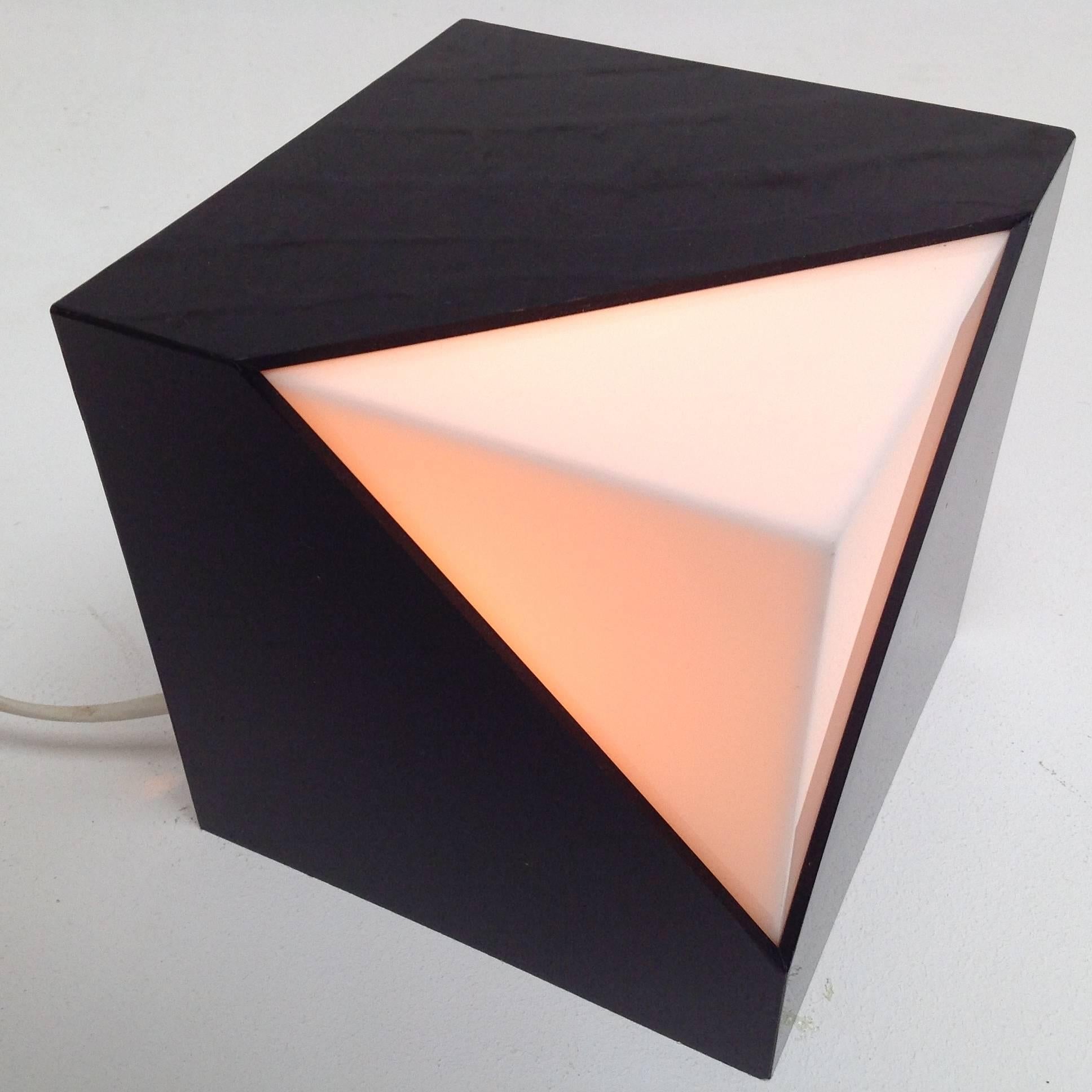 Nice Design, Small Cube Lamp from Plexi, Anno, 1970 For Sale 1