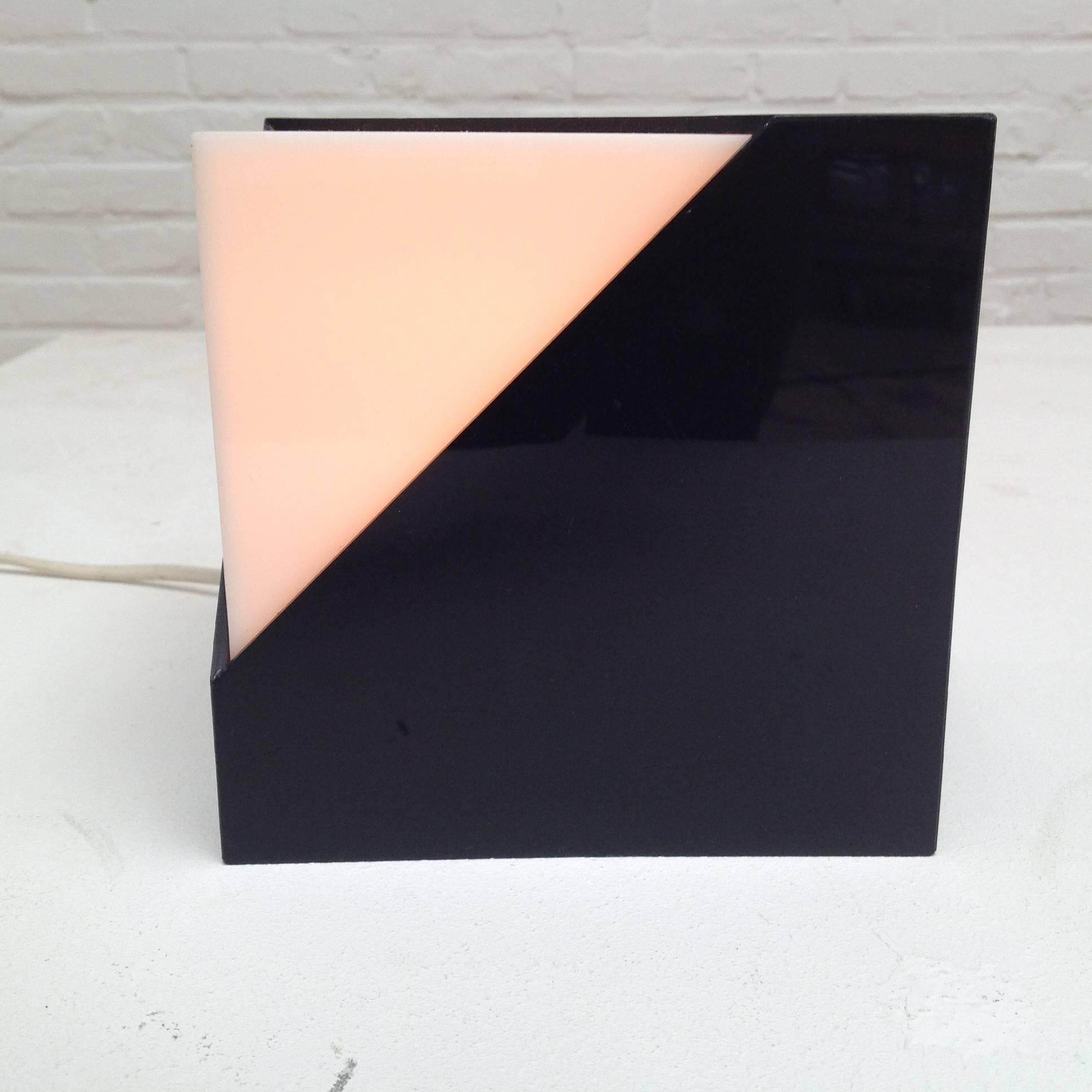 Nice Design, Small Cube Lamp from Plexi, Anno, 1970 For Sale 3