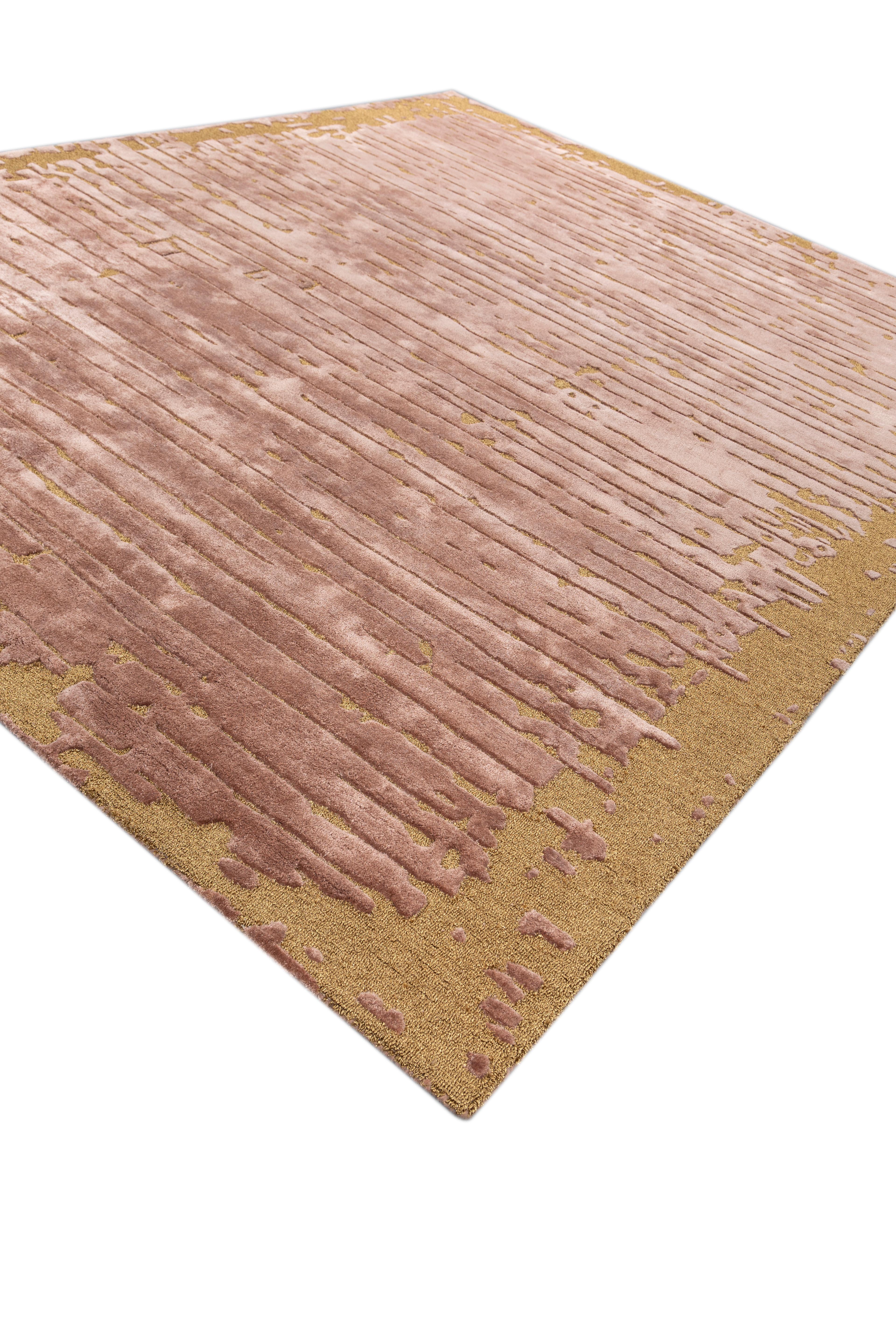 Jaipur Rugs Proprio come il suo nome, con una consistenza di continuità, la collezione white noise presenta tappeti trapuntati a mano con linee dirompenti che mostrano un senso di flusso geometrico. I dettagli suggeriti permettono all'occhio di