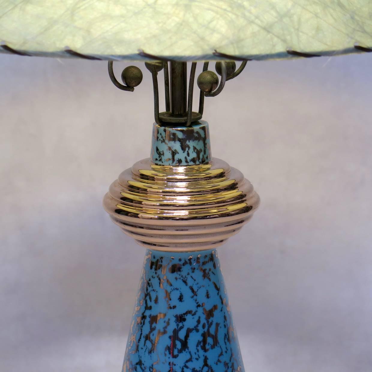 Pair of Gold Speckled Porcelain Lamps with Paper Shades, USA, 1950s In Excellent Condition For Sale In Isle Sur La Sorgue, Vaucluse