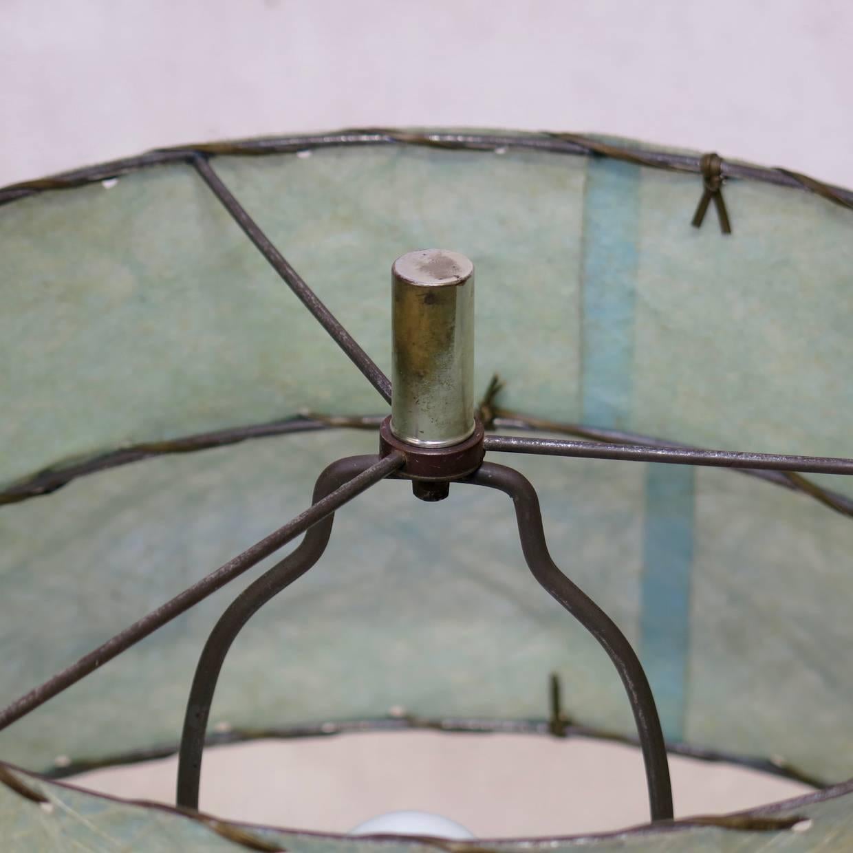 Paire de lampes en porcelaine mouchetée d'or avec abat-jour en papier, États-Unis, années 1950 en vente 1