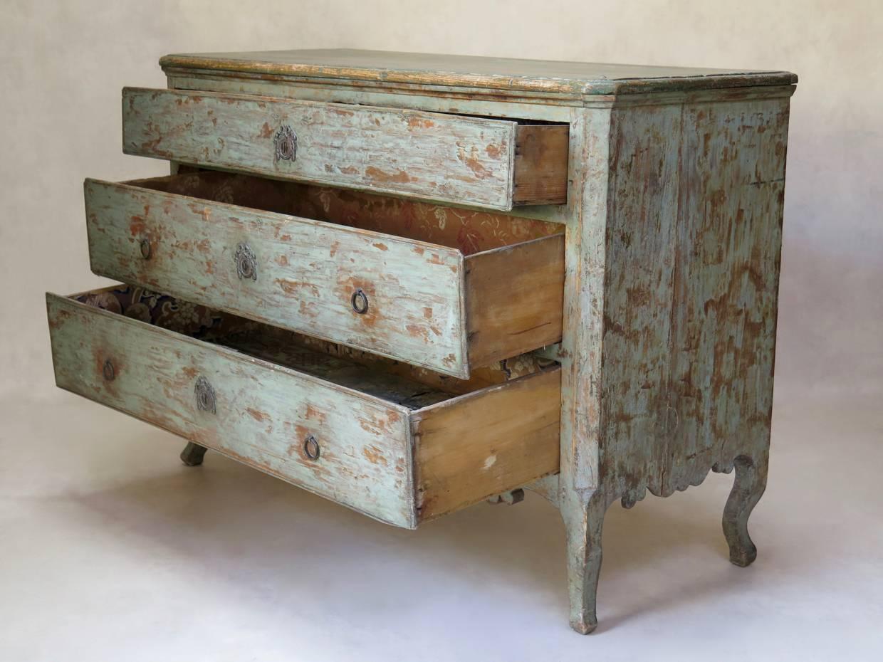 Louis XV Style Chest of Drawers, France, circa 1800s In Distressed Condition For Sale In Isle Sur La Sorgue, Vaucluse