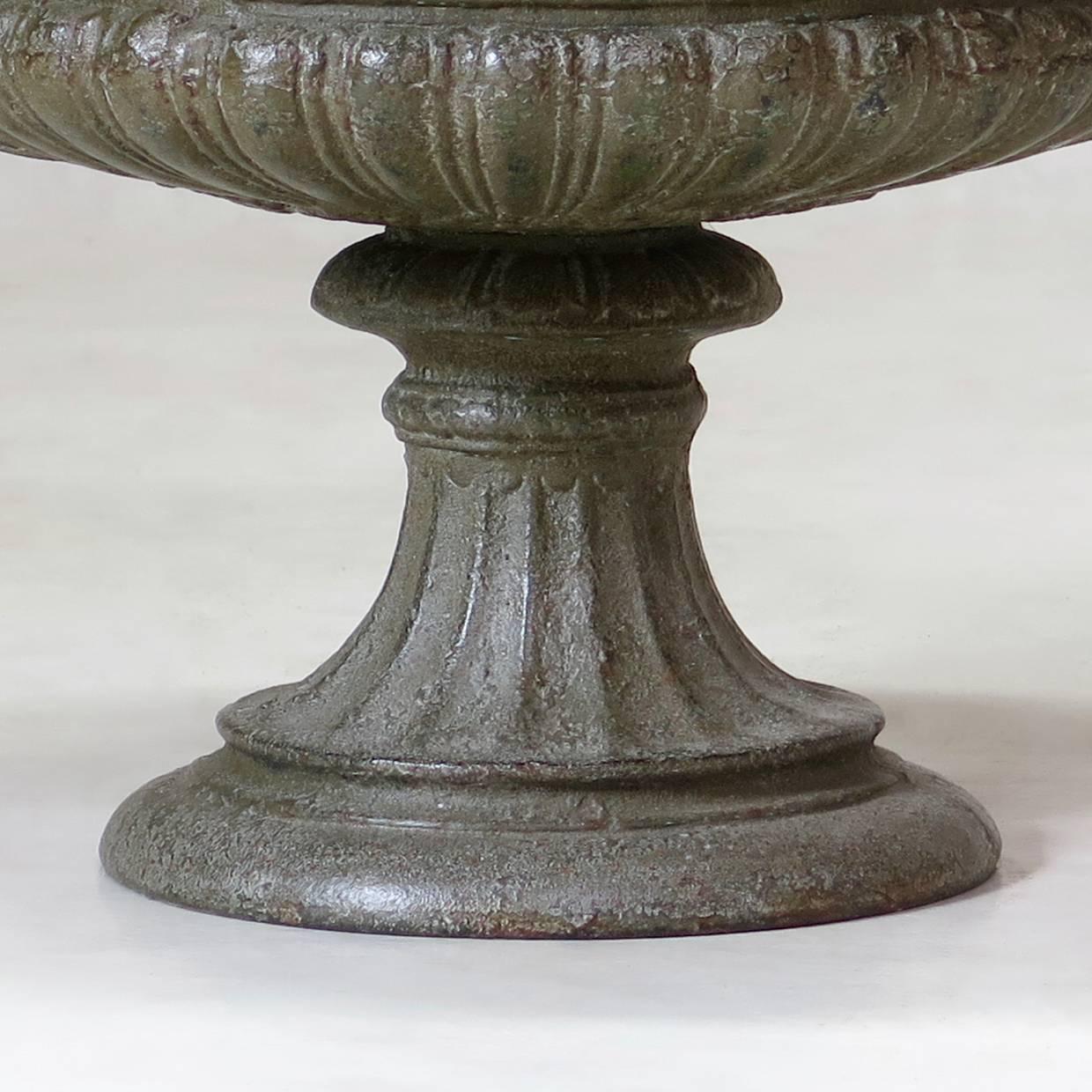 Metal Elegant Pair of French Cast Iron Urns, circa 1850 For Sale