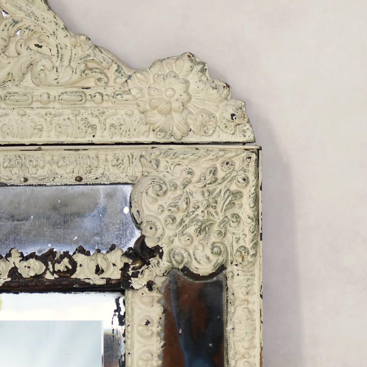 Repoussé Miroir à Parcloses Repouss en Laiton Peint, France, Fin du 19ème Siècle en vente