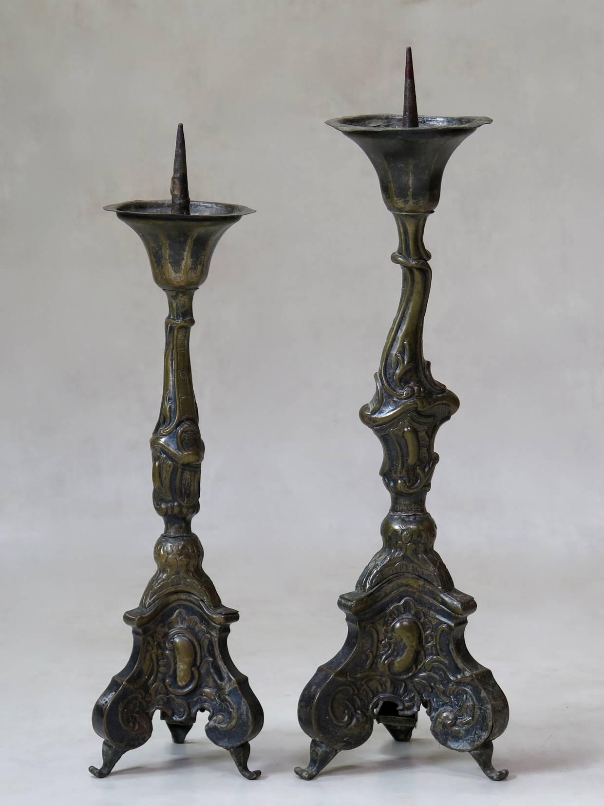 Unusual faux pair of large repoussé copper candlesticks in the style of Louis XV.

Dimensions provided below are for the taller candlestick. The smaller one measures (in centimeters):

Height: 53.
Diameter: 16.