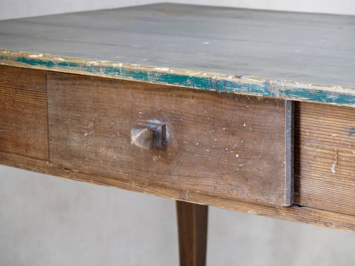 Rustikaler Kiefernholztisch aus dem 19. Jahrhundert (Französisch) im Angebot