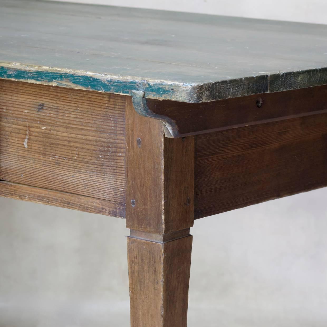 French 19th Century Rustic Pinewood Table For Sale 1