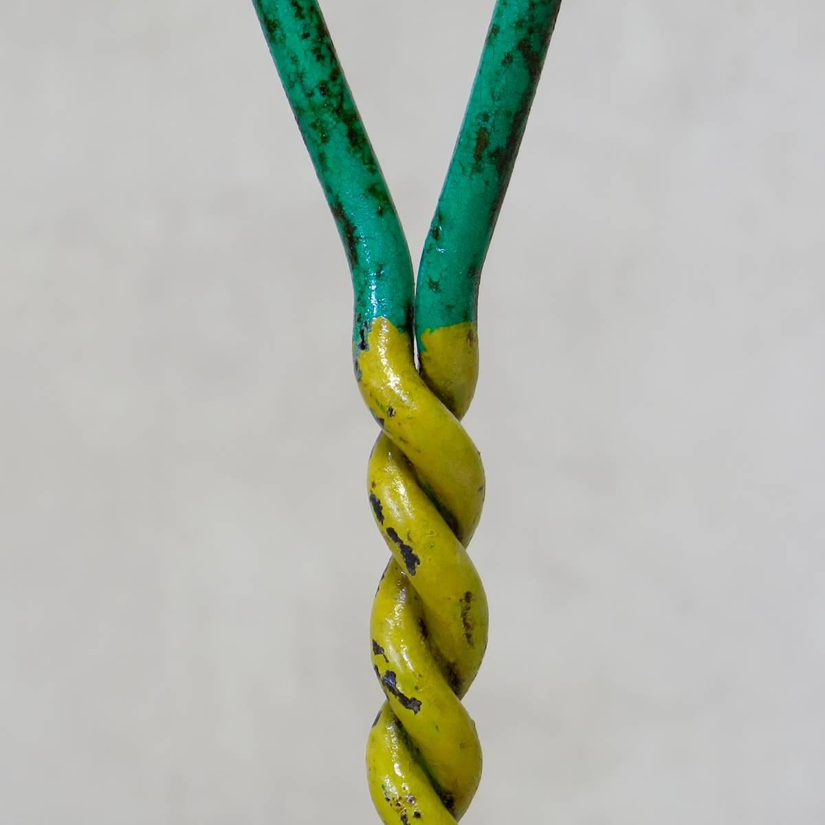 Peint Paire de porte-pots à fleurs d'art populaire monogrammés des années 1950 en vente