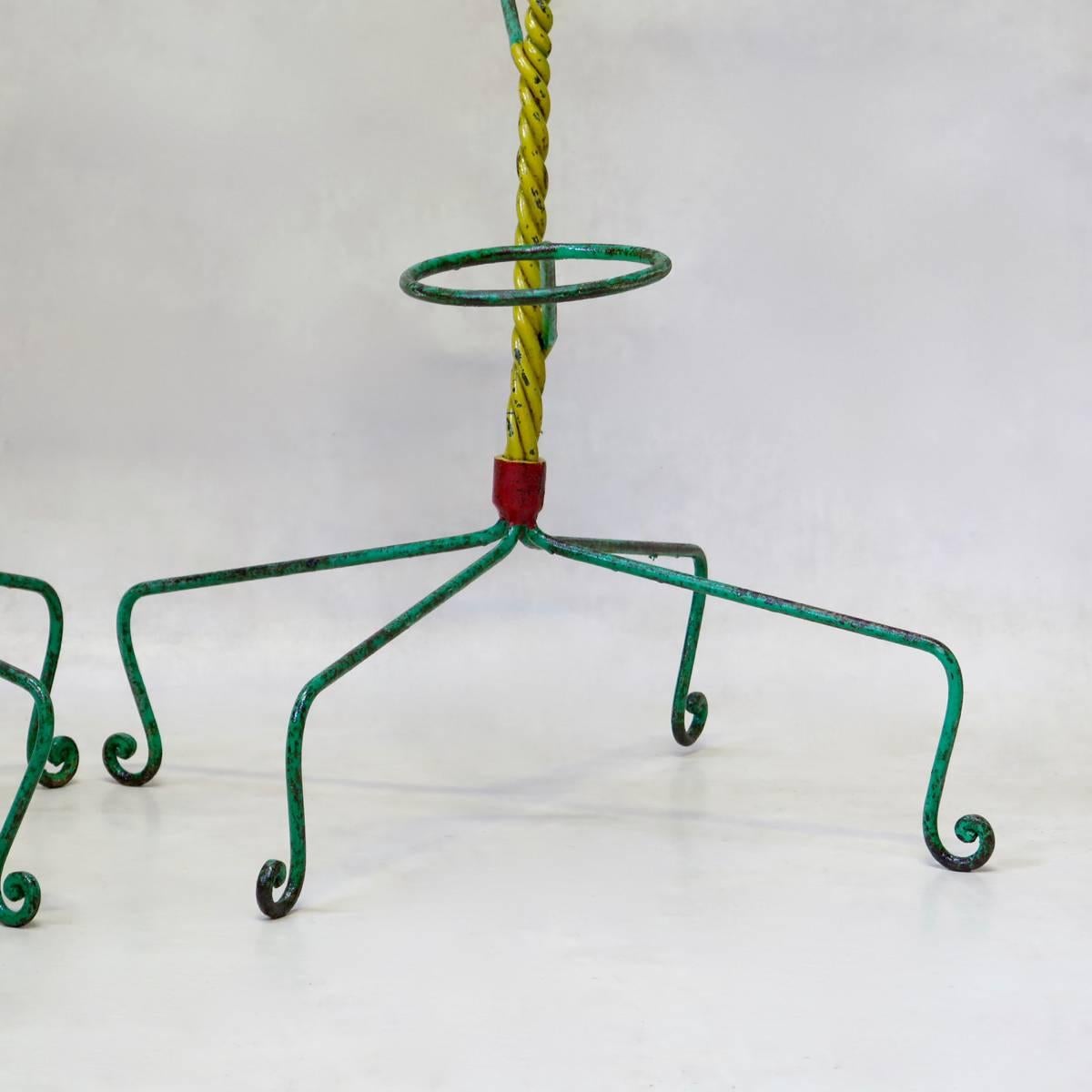 20ième siècle Paire de porte-pots à fleurs d'art populaire monogrammés des années 1950 en vente