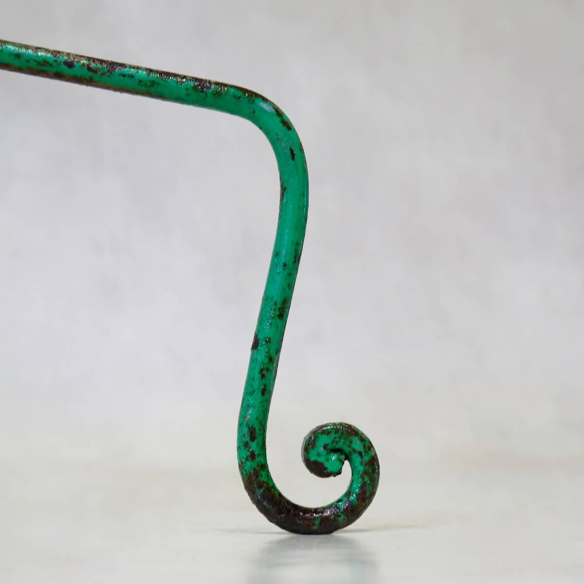 Paire de porte-pots à fleurs d'art populaire monogrammés des années 1950 en vente 1
