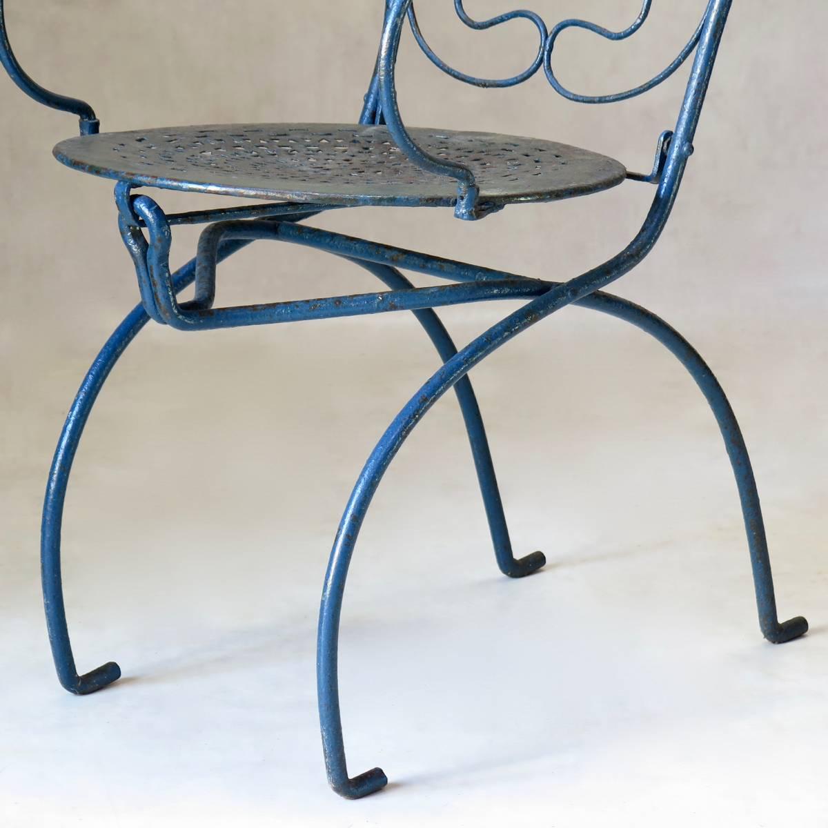 Set of Four Unusual Wrought-Iron Garden Chairs, France, circa 1920s In Good Condition For Sale In Isle Sur La Sorgue, Vaucluse